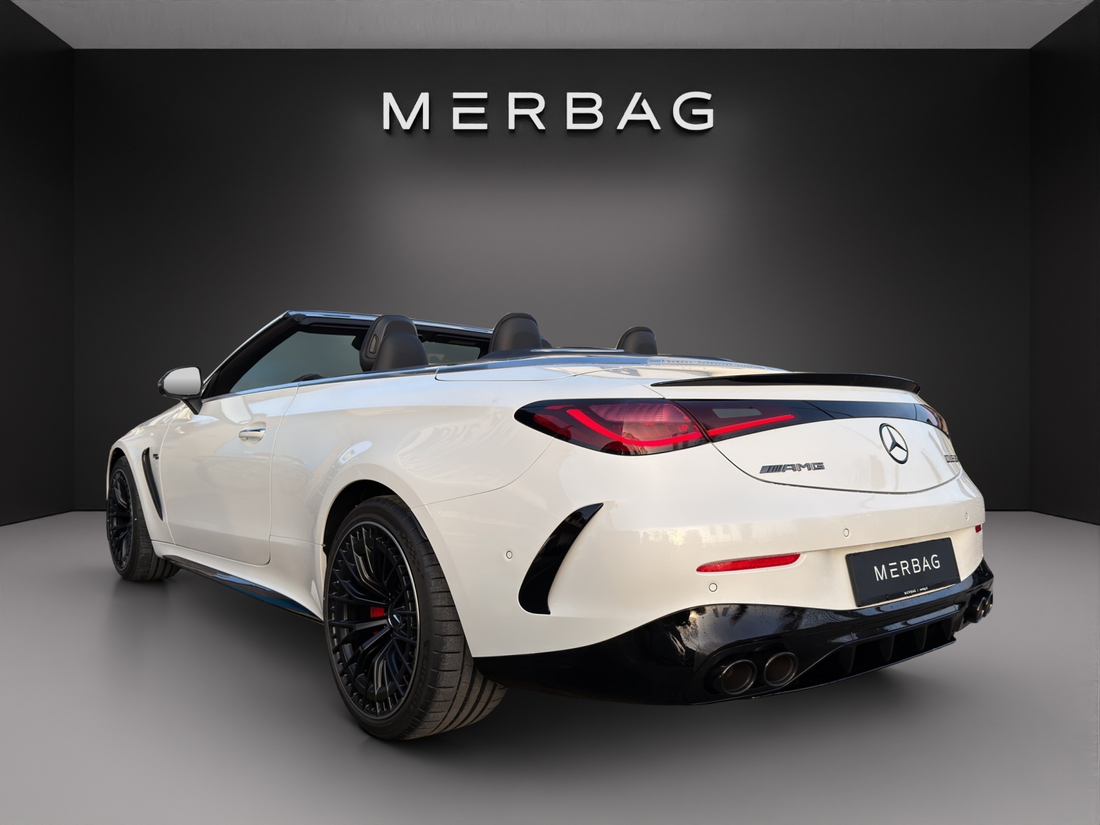 MERCEDES-BENZ CLE AMG 53 Cabrio 4Matic+ 9G-Tronic-image-12