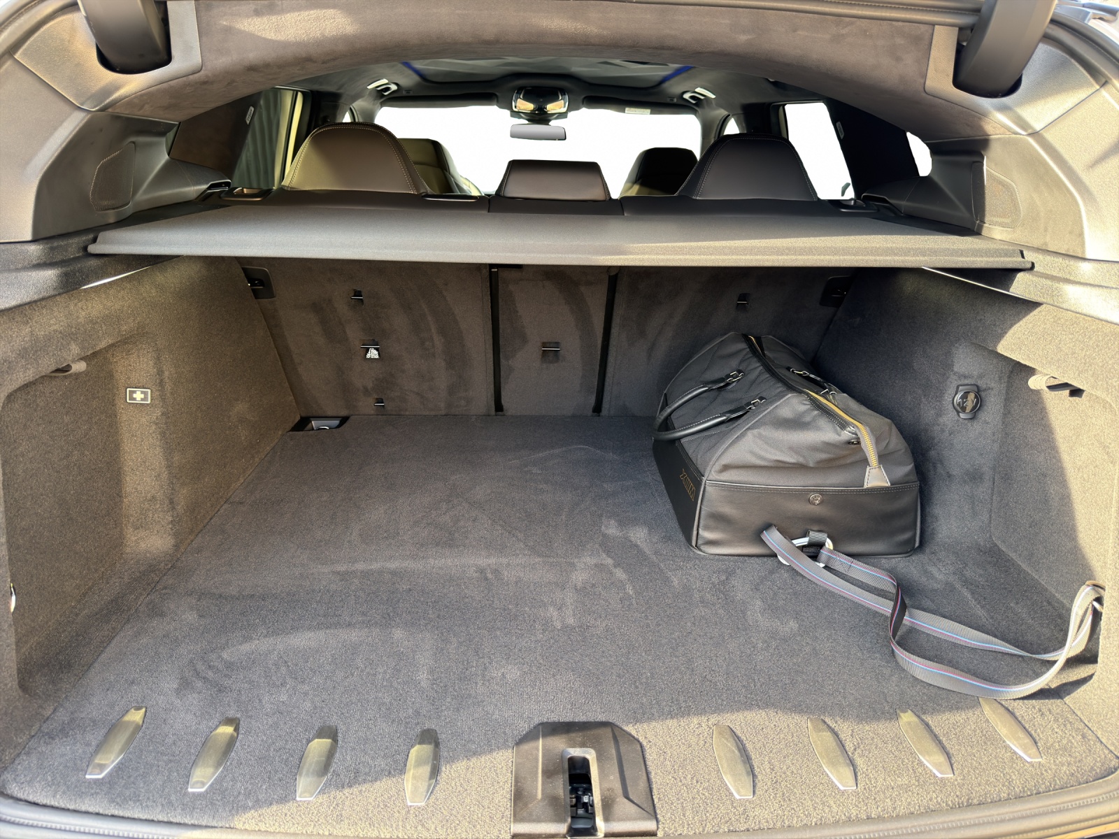 BMW XM xDrive 50e Steptronic-image-17
