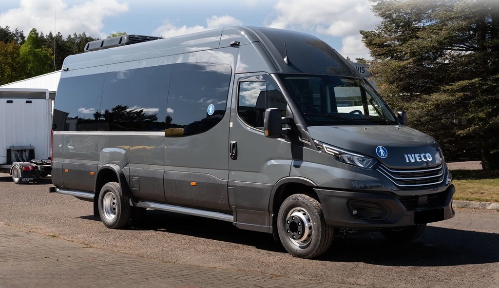 IVECO Daily 65 C 18 H A8 24 Sitzer mit Klimaanlage-image-0