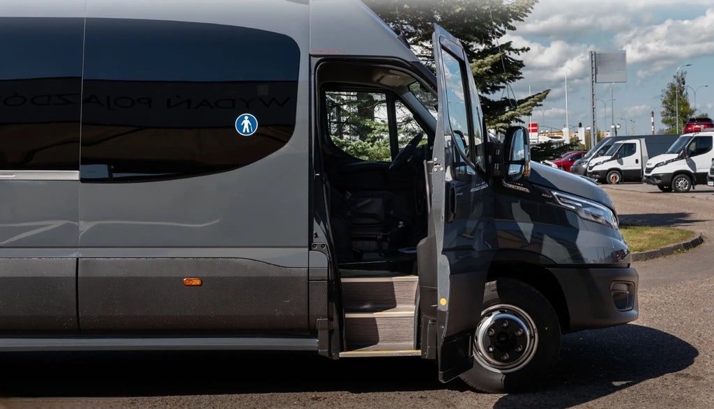 IVECO Daily 65 C 18 H A8 24 Sitzer mit Klimaanlage-image-2