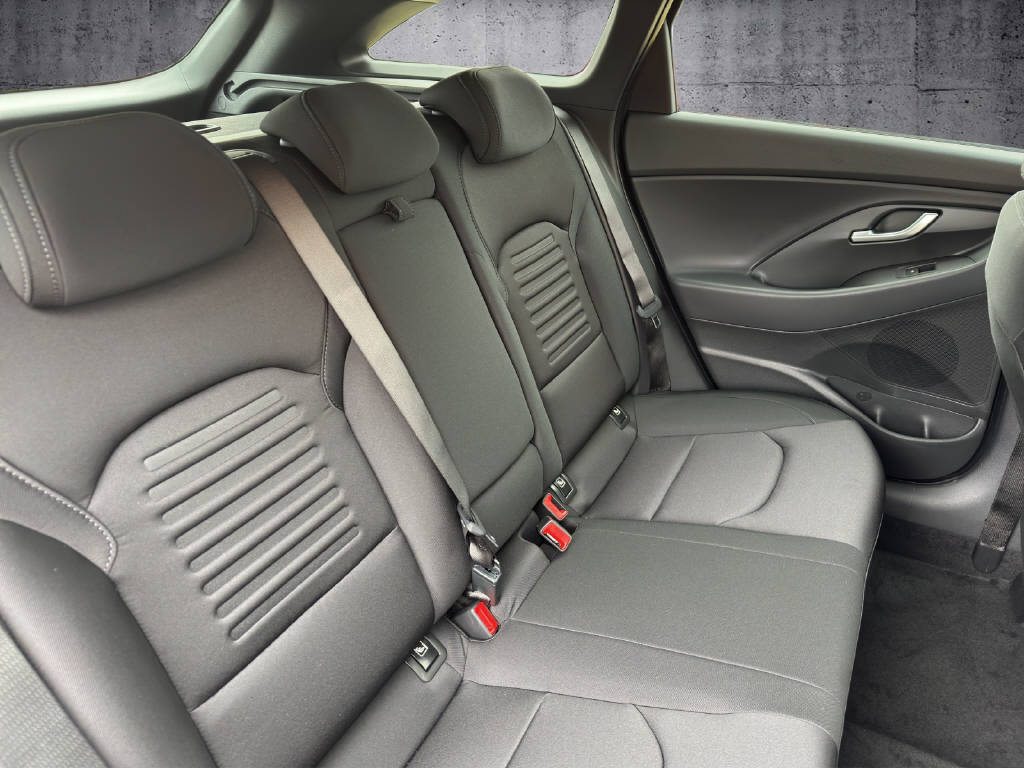 HYUNDAI i30 Wagon 1.5 T-GDi Amplia-image-11