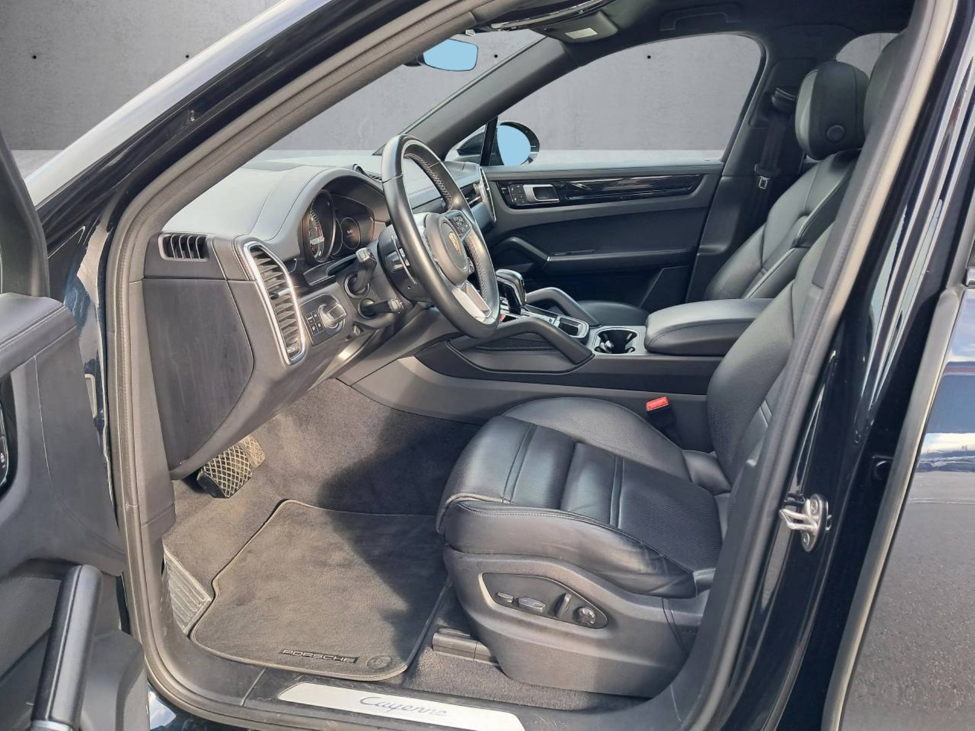 PORSCHE Cayenne E-Hybrid Coupè-image-3
