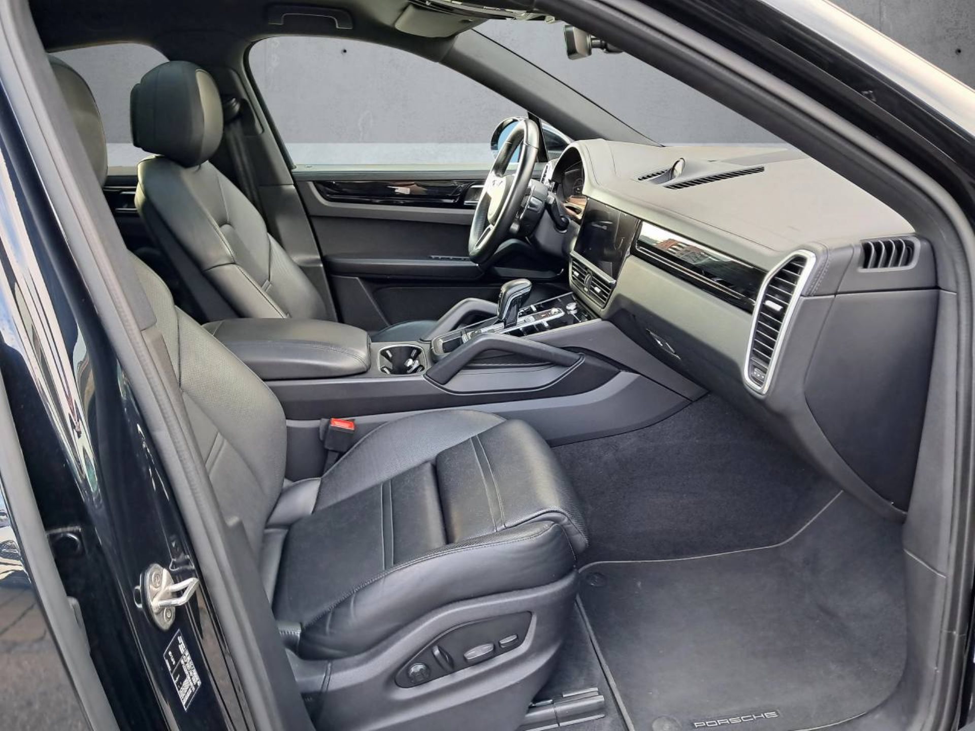 PORSCHE Cayenne E-Hybrid Coupè-image-13