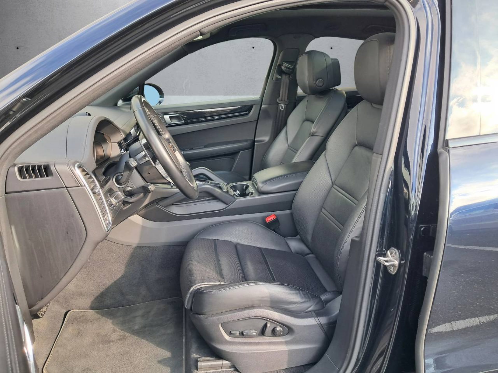 PORSCHE Cayenne E-Hybrid Coupè-image-4