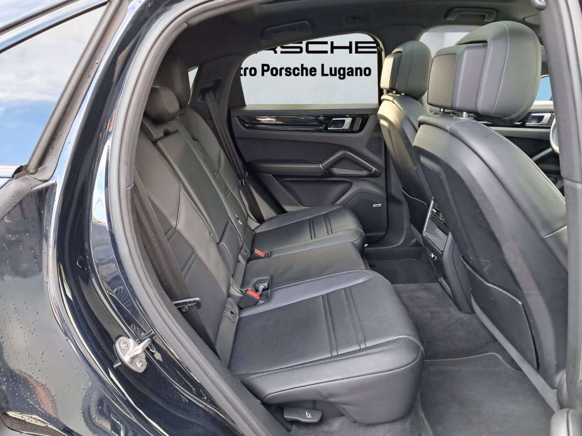 PORSCHE Cayenne E-Hybrid Coupè-image-17