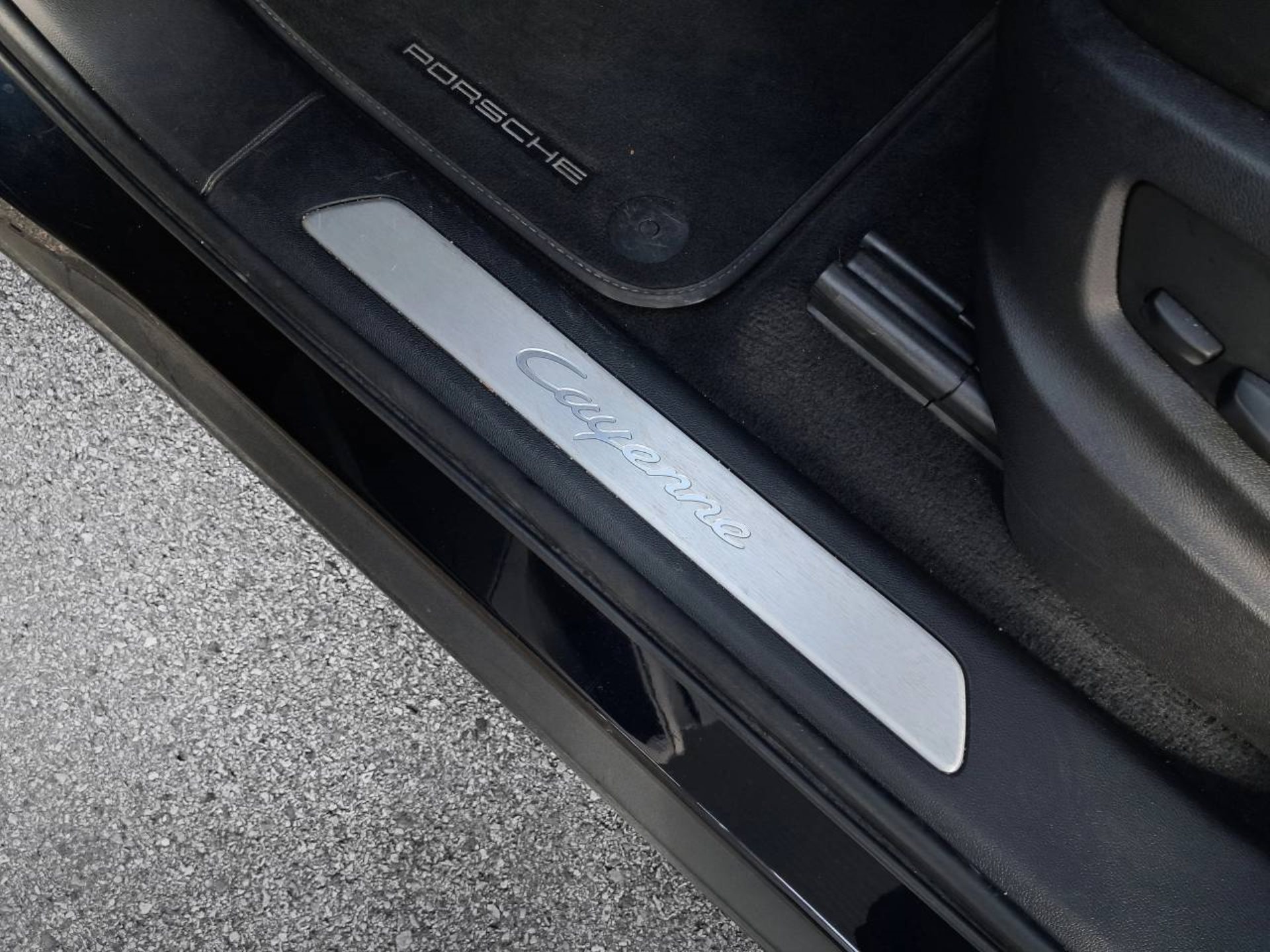 PORSCHE Cayenne E-Hybrid Coupè-image-25