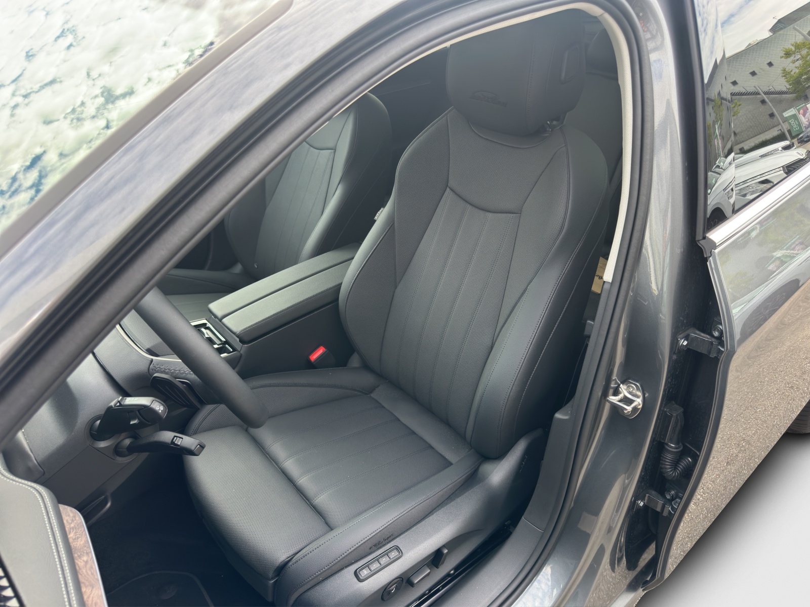 SKODA Superb Combi 2.0 TDi L&K 4x4 DSG-image-14