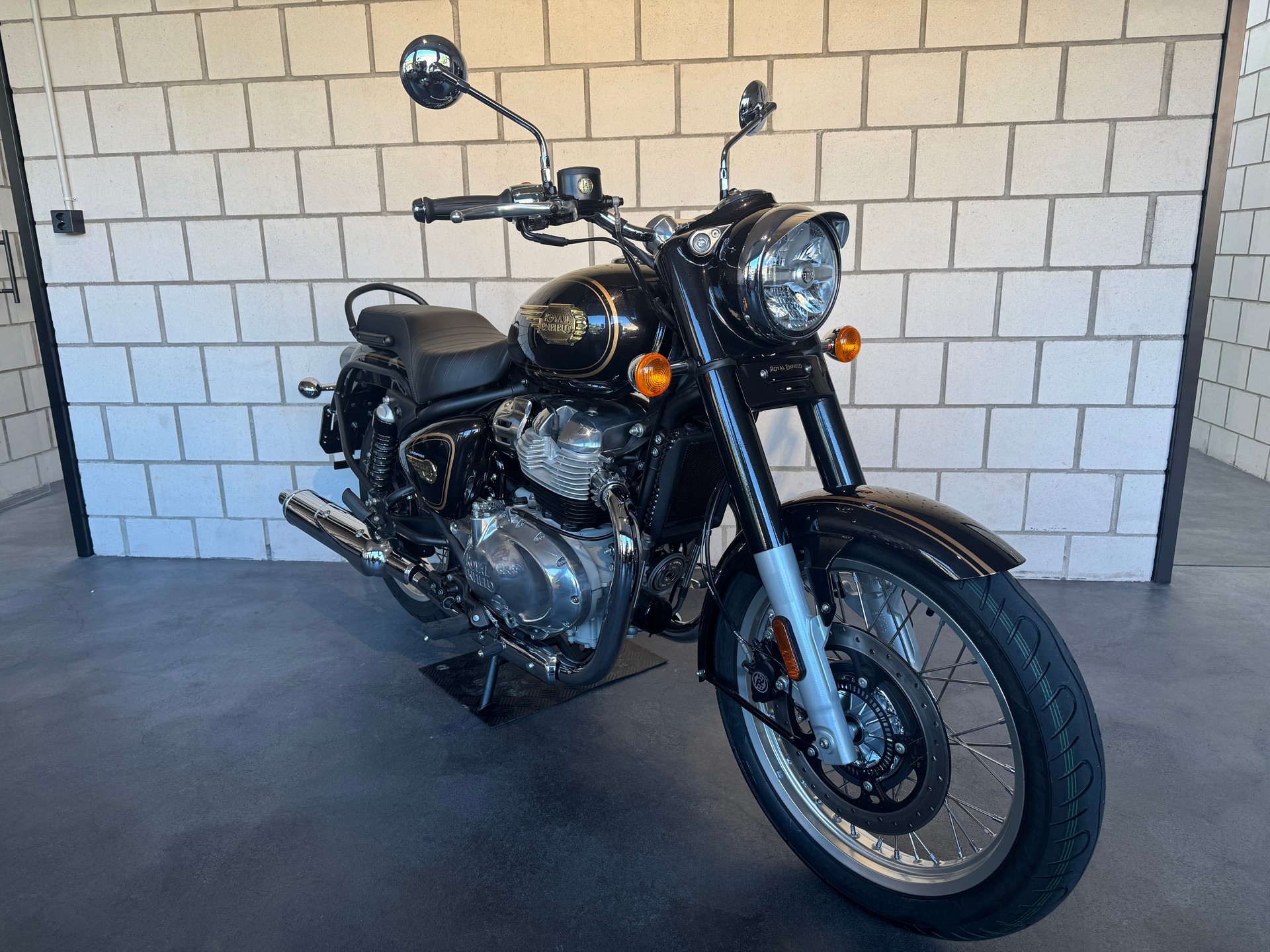 ROYAL ENFIELD BULLET 650-showroom-element-2