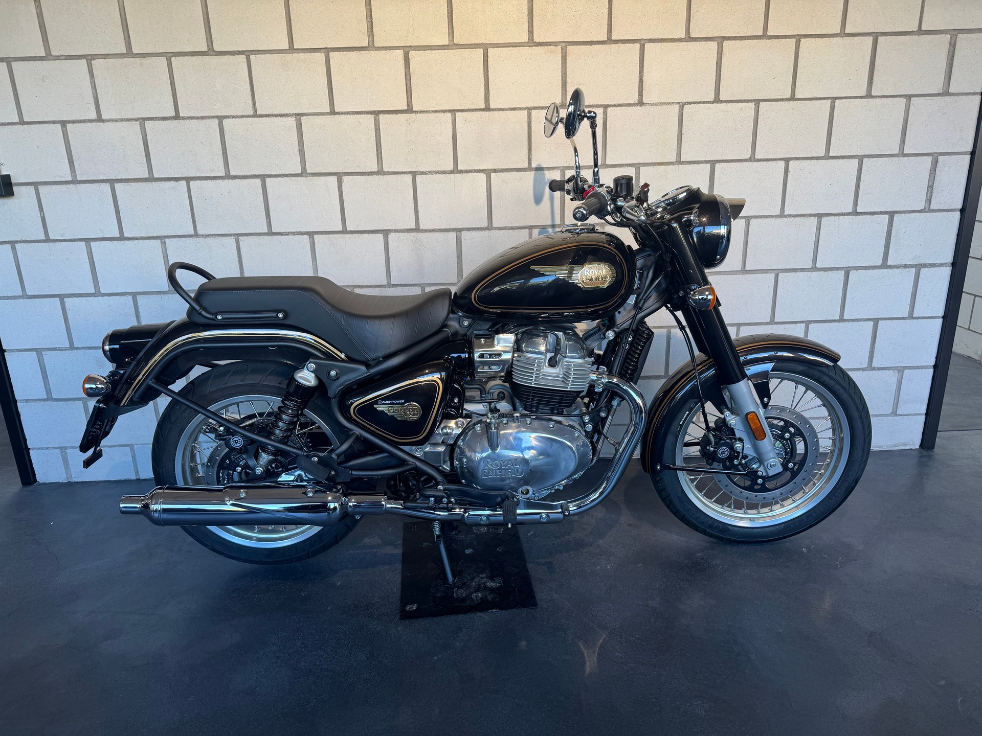 ROYAL ENFIELD BULLET 650-showroom-element-3