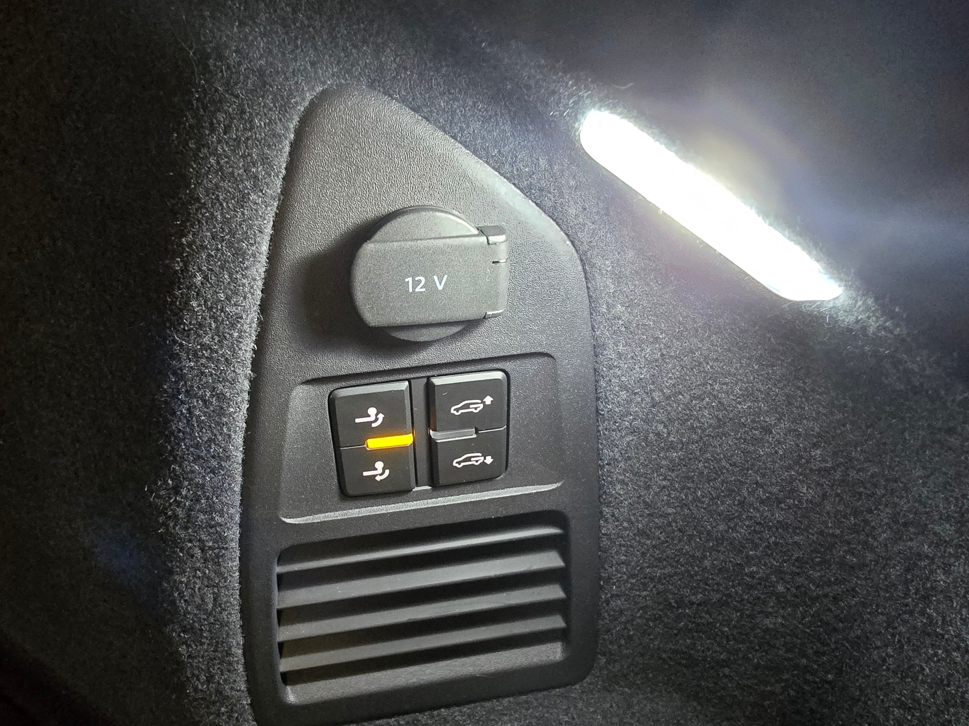VW Touareg 3.0 TSI R-Line Tiptronic-image-27