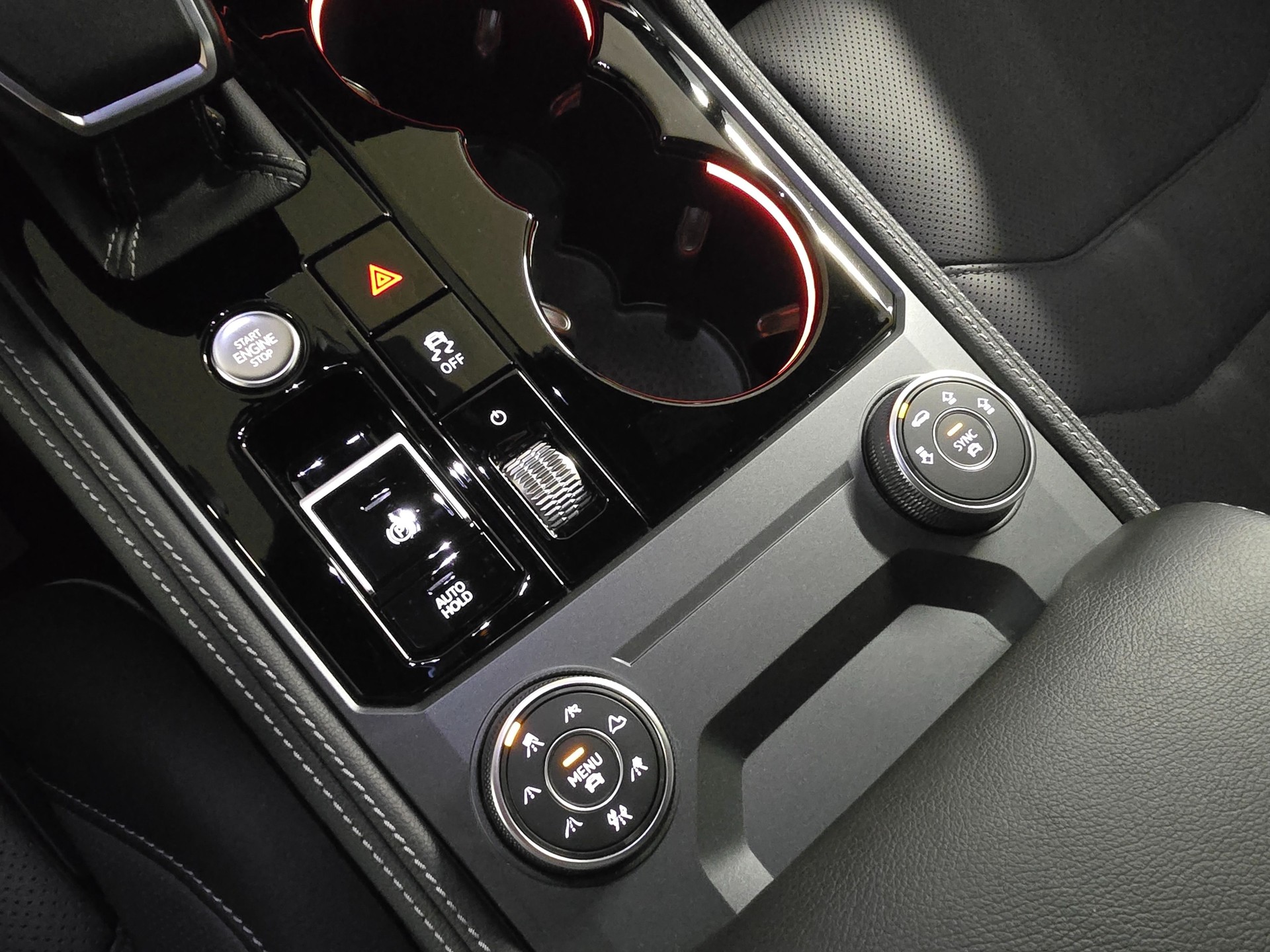VW Touareg 3.0 TSI R-Line Tiptronic-image-19