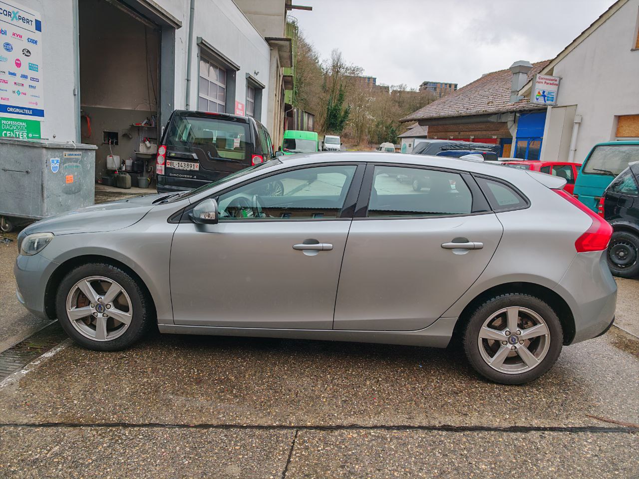 VOLVO V40 D3 Kinetic-image-2