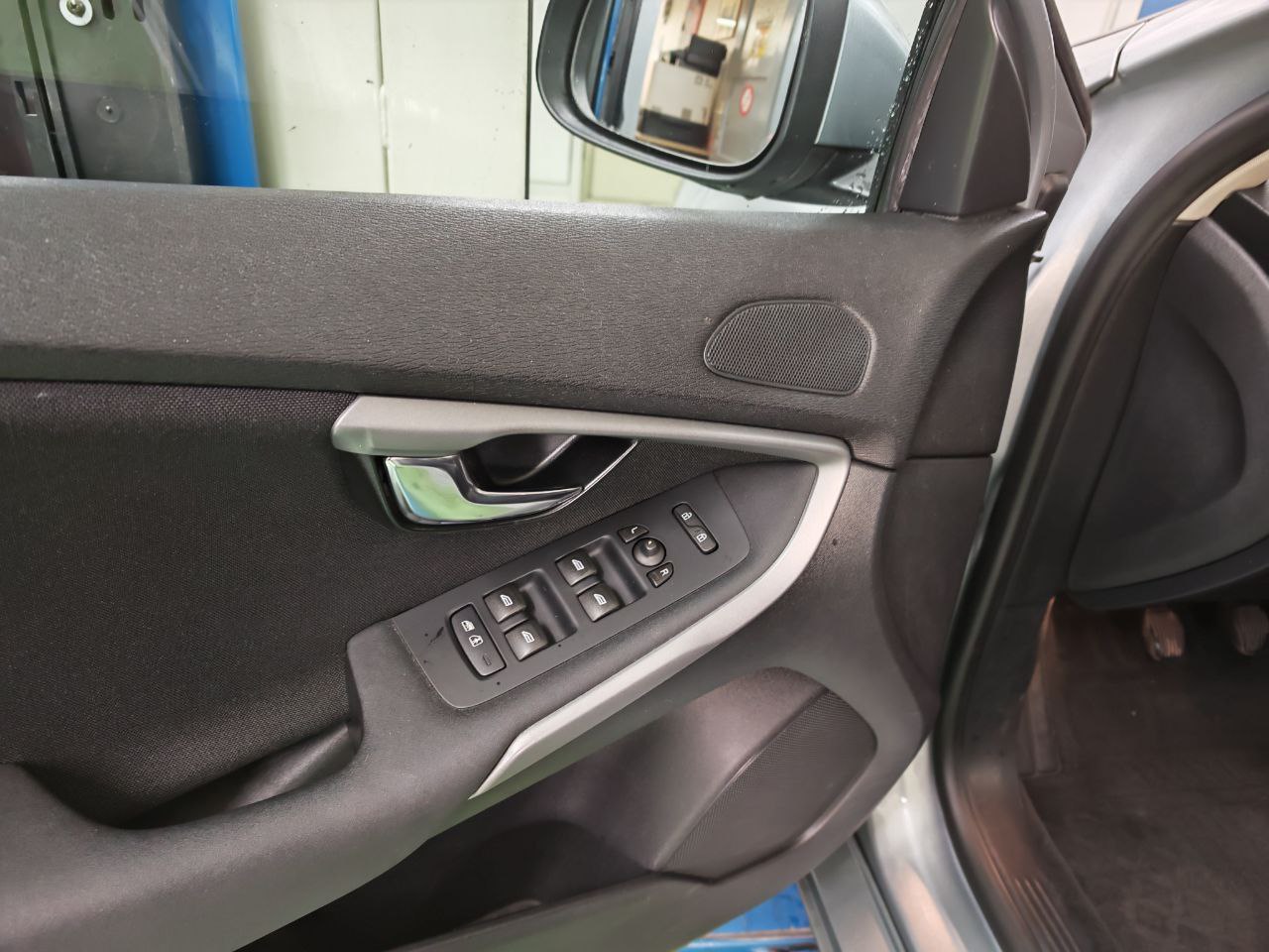 VOLVO V40 D3 Kinetic-image-13