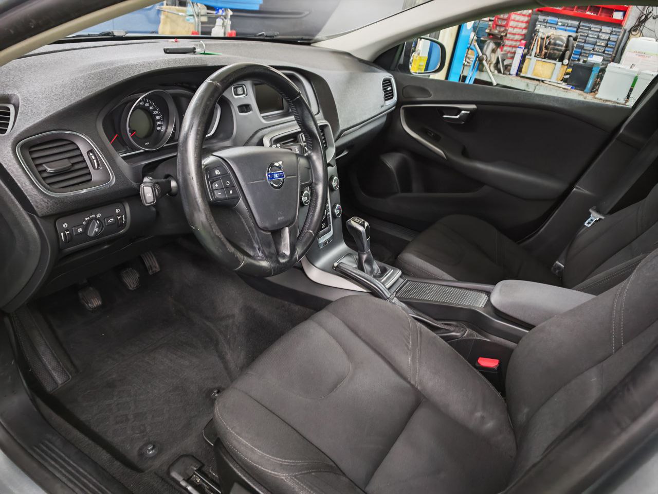 VOLVO V40 D3 Kinetic-image-12