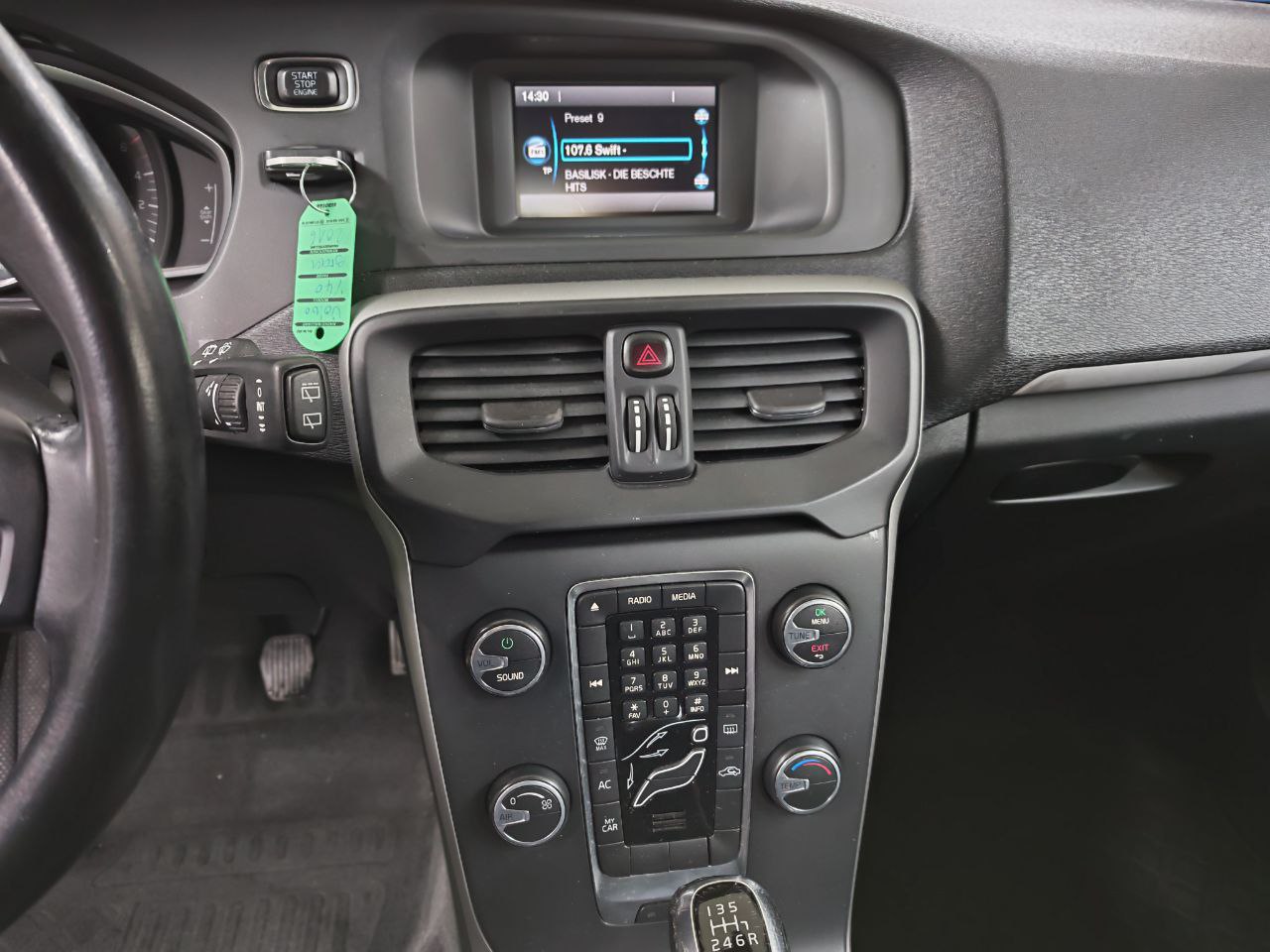 VOLVO V40 D3 Kinetic-image-11