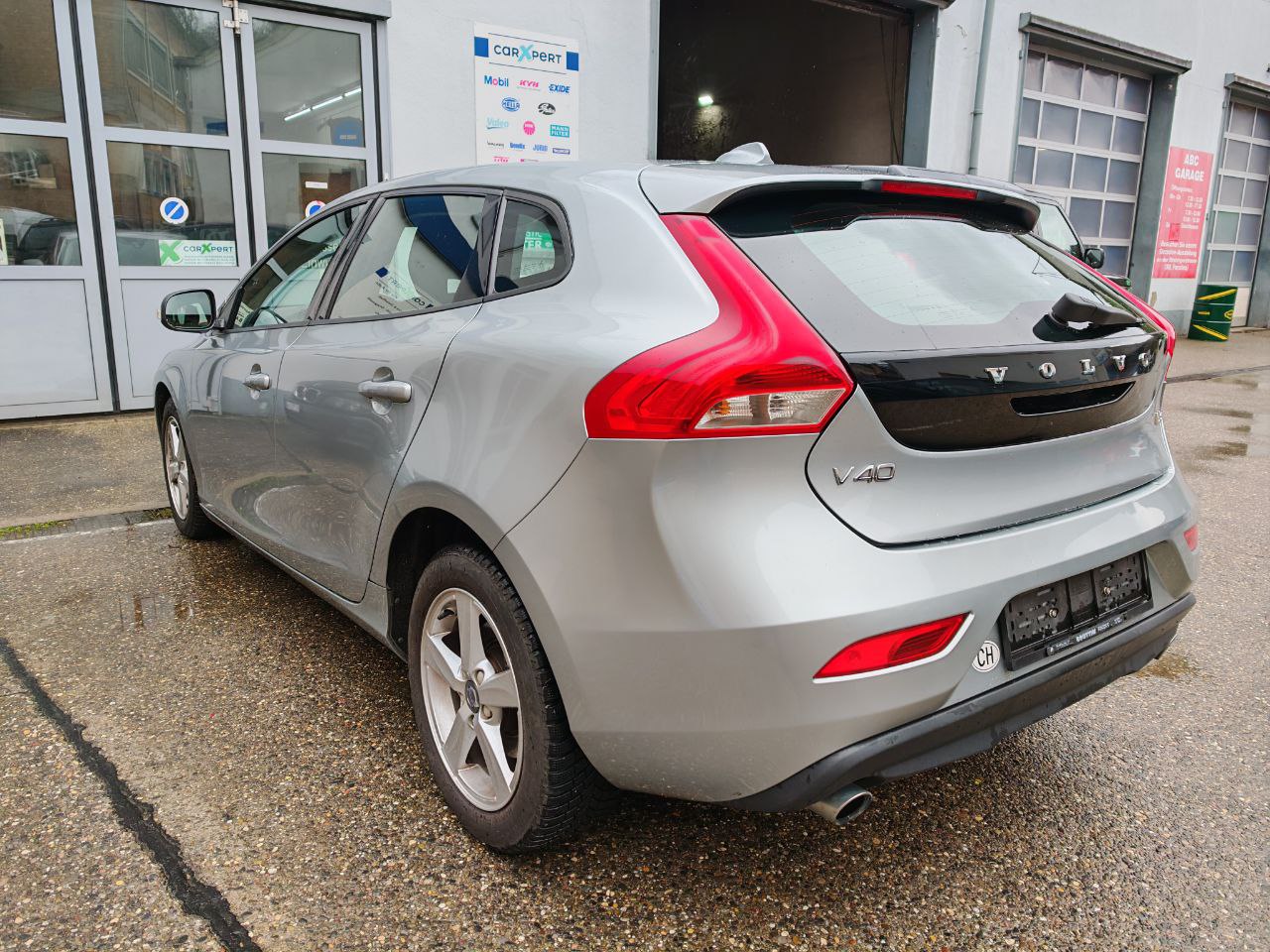 VOLVO V40 D3 Kinetic-image-5
