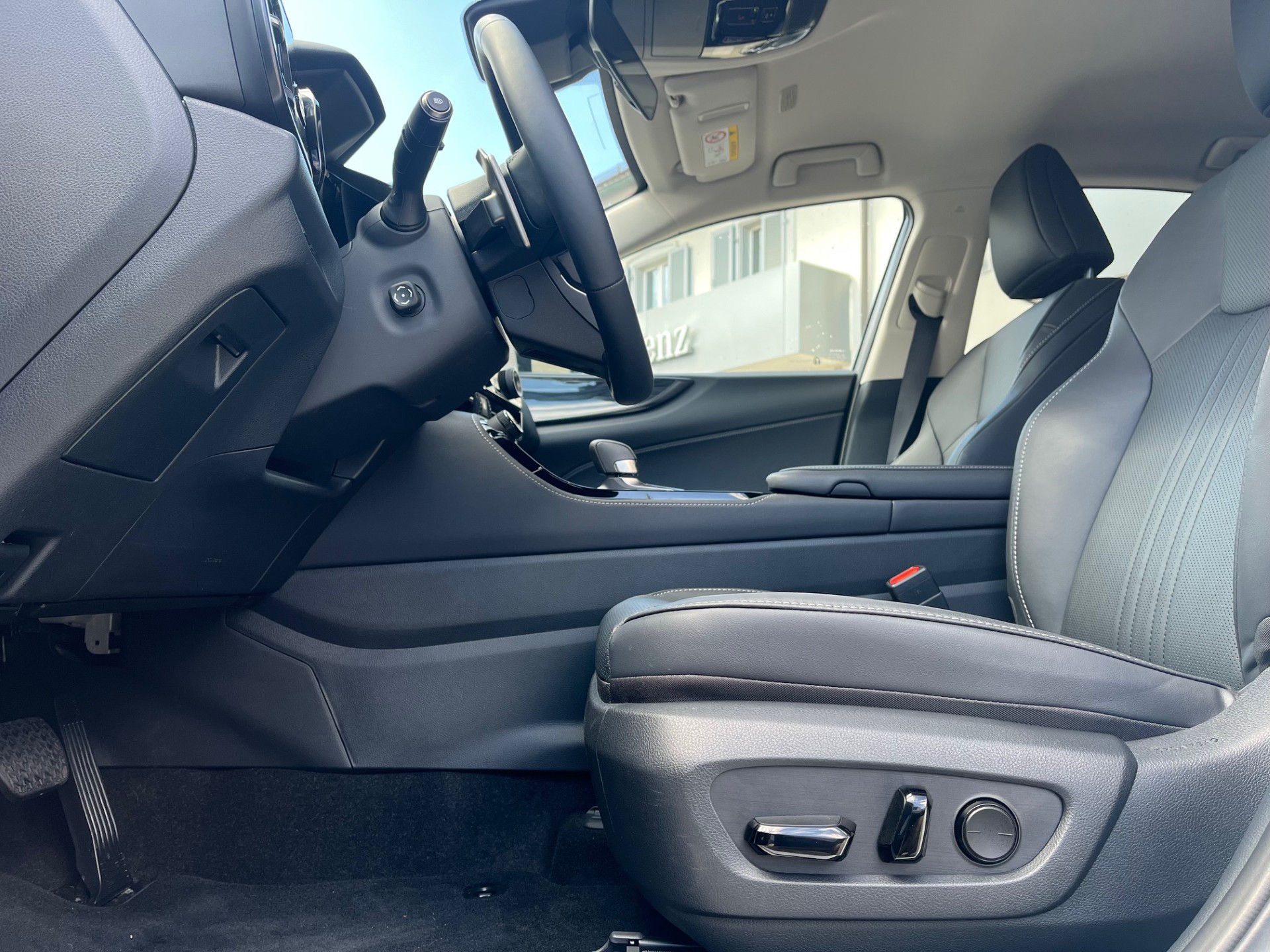LEXUS NX 450h+ E-FOUR Comfort-image-12