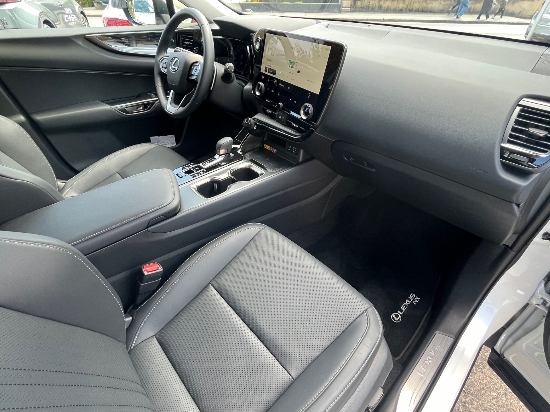LEXUS NX 450h+ E-FOUR Comfort-image-8