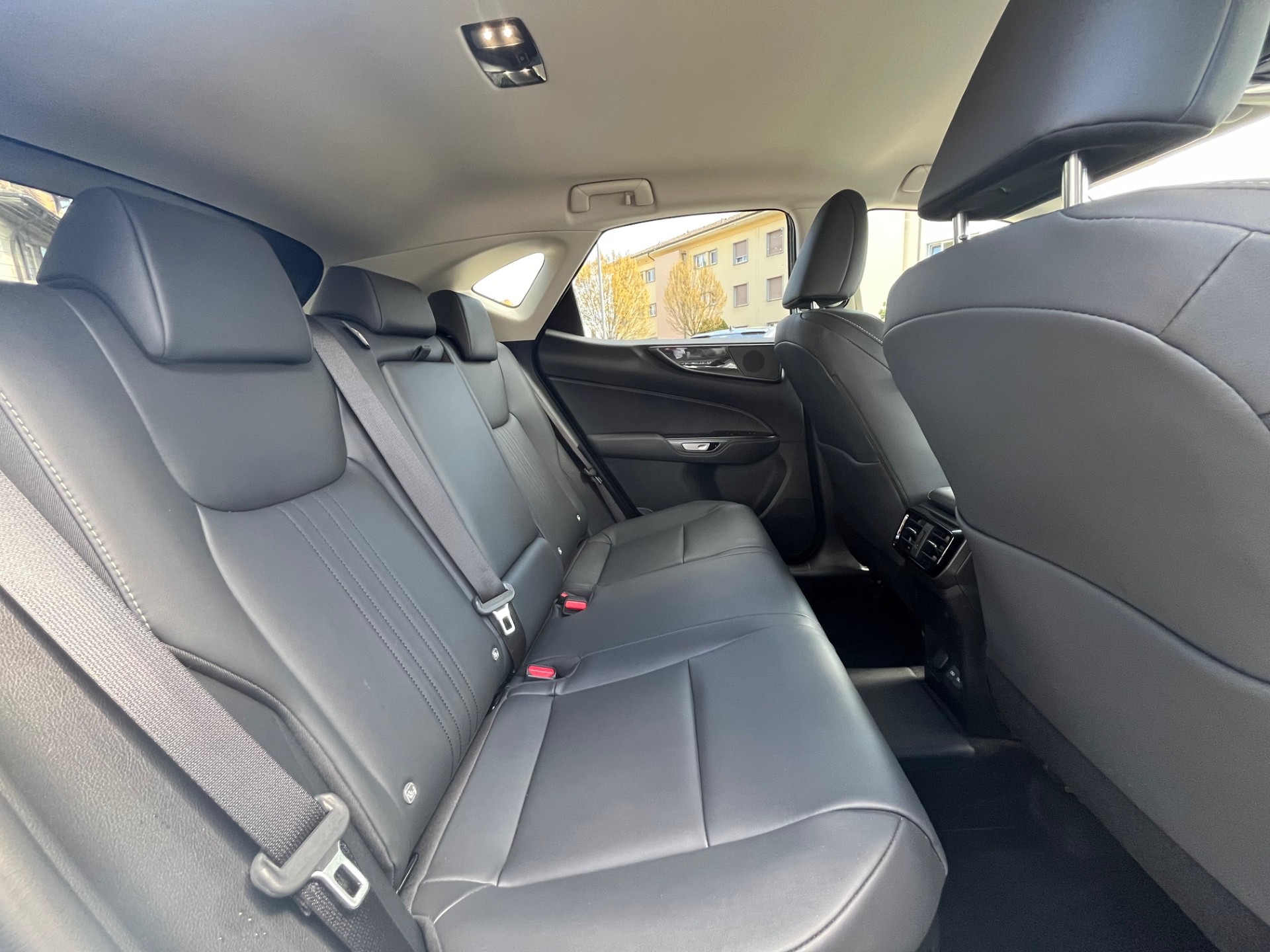 LEXUS NX 450h+ E-FOUR Comfort-image-10