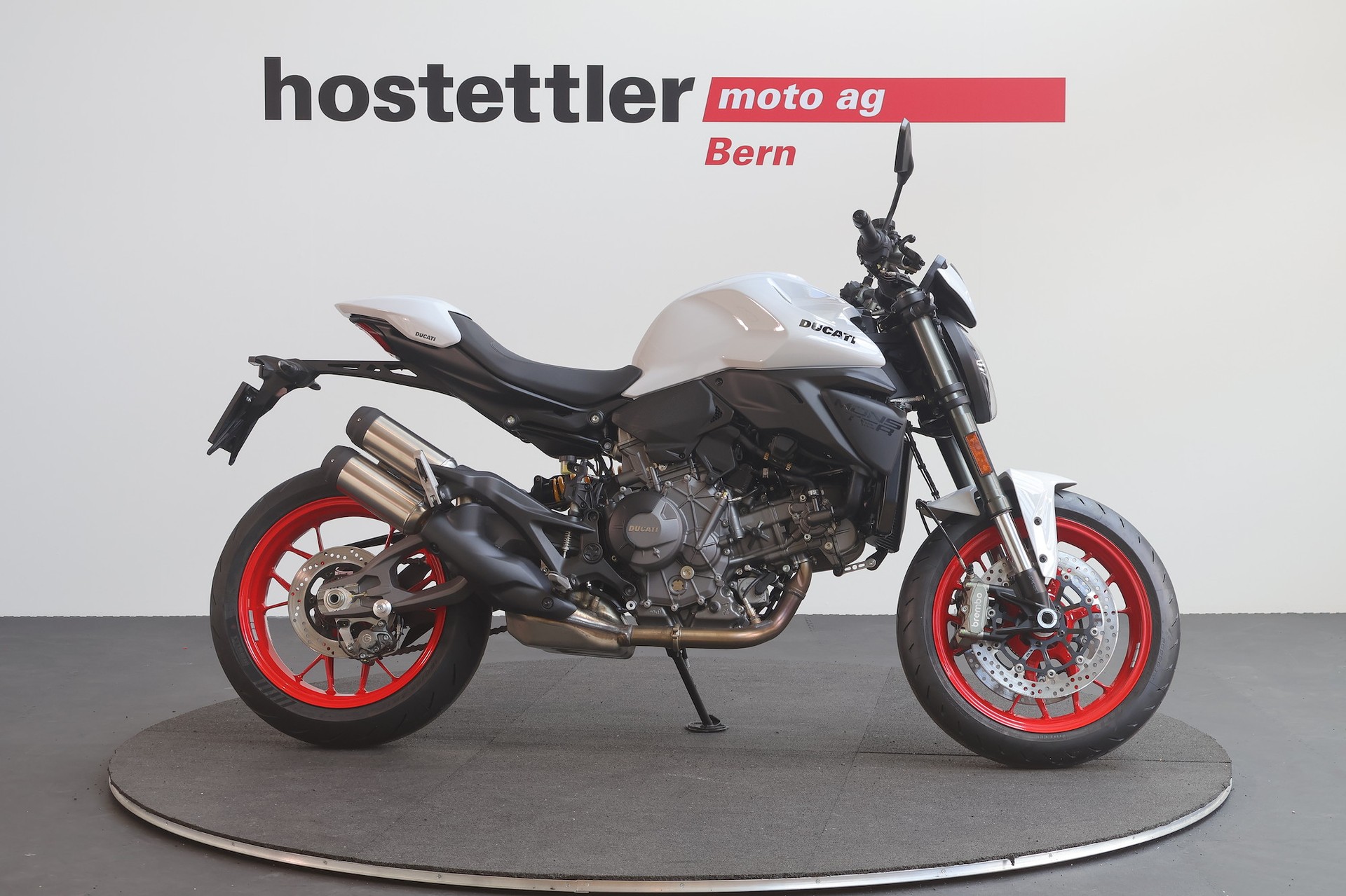 DUCATI Monster +-showroom-element-1