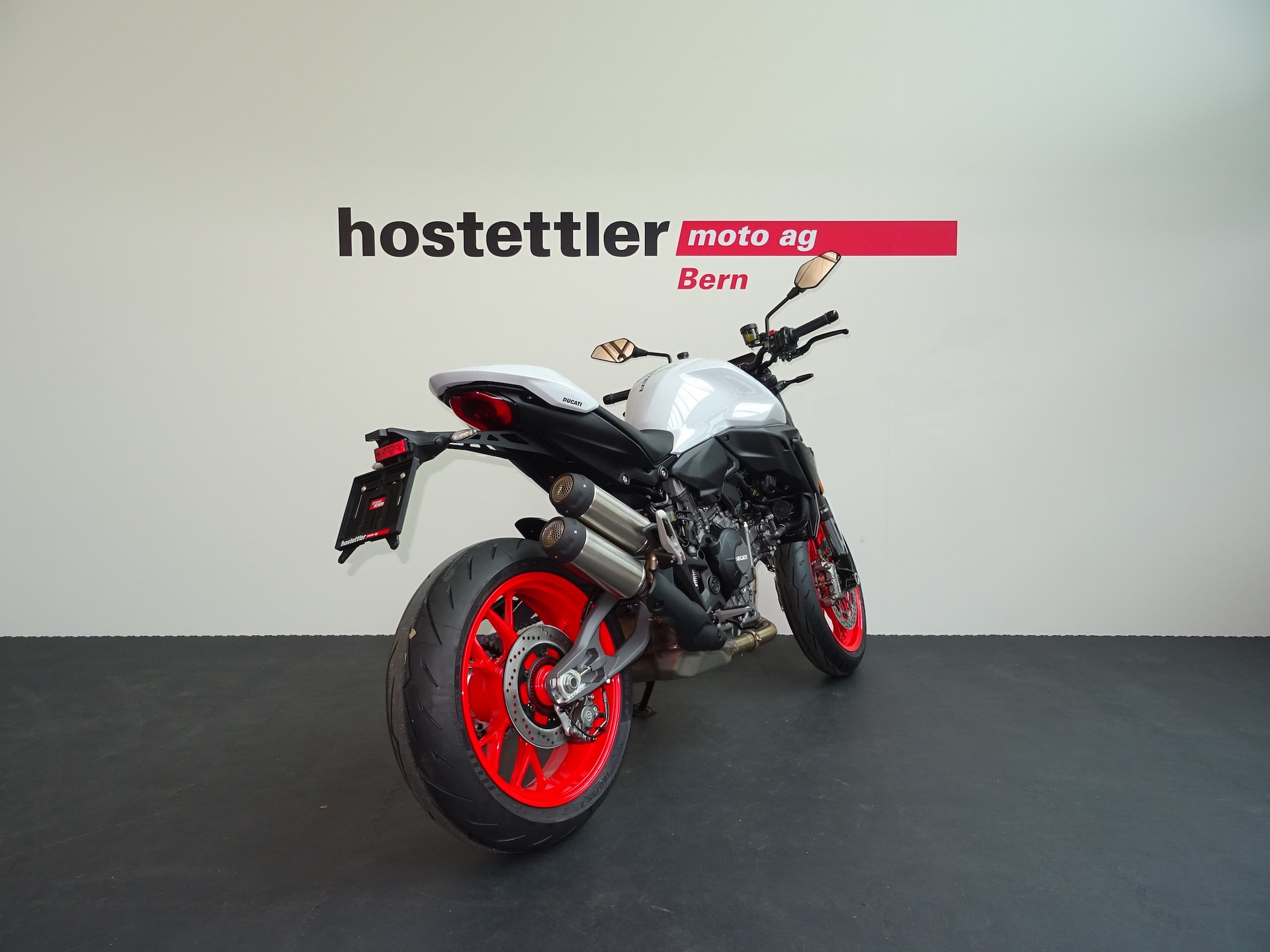 DUCATI Monster +-showroom-element-3