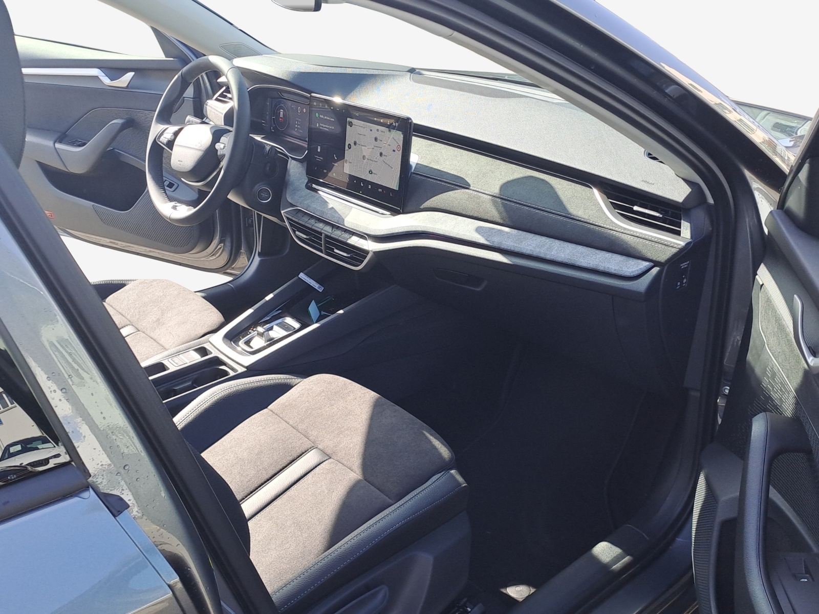 SKODA Octavia Combi 2.0 TDI DSG Selection-image-13