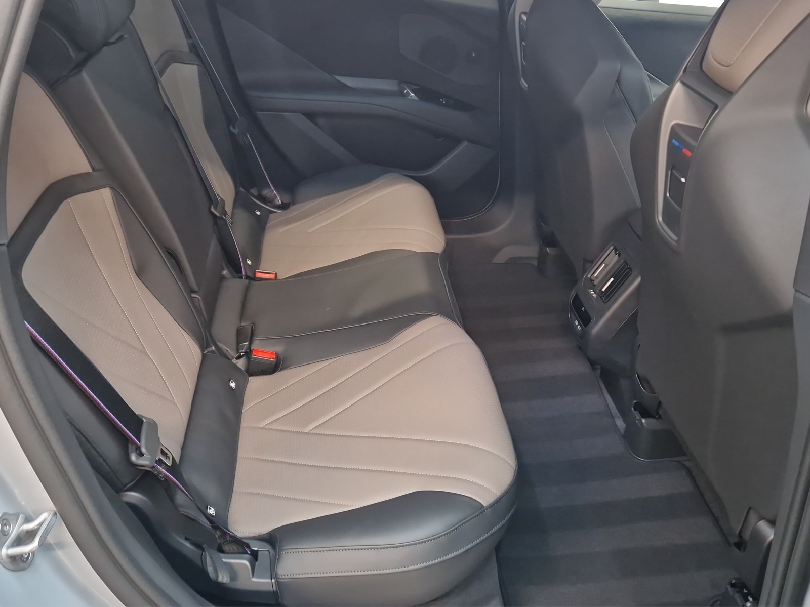 BMW iX3 50 xDrive M Sport Pro-image-21