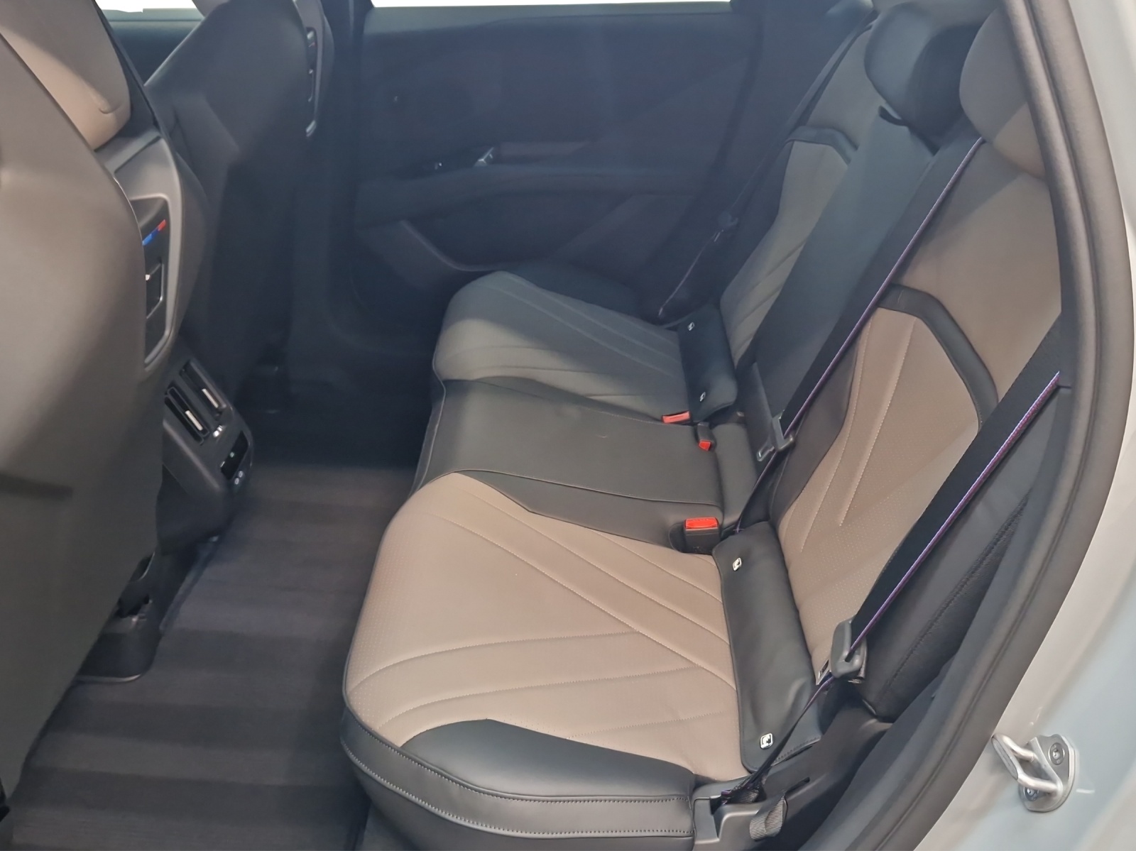 BMW iX3 50 xDrive M Sport Pro-image-23