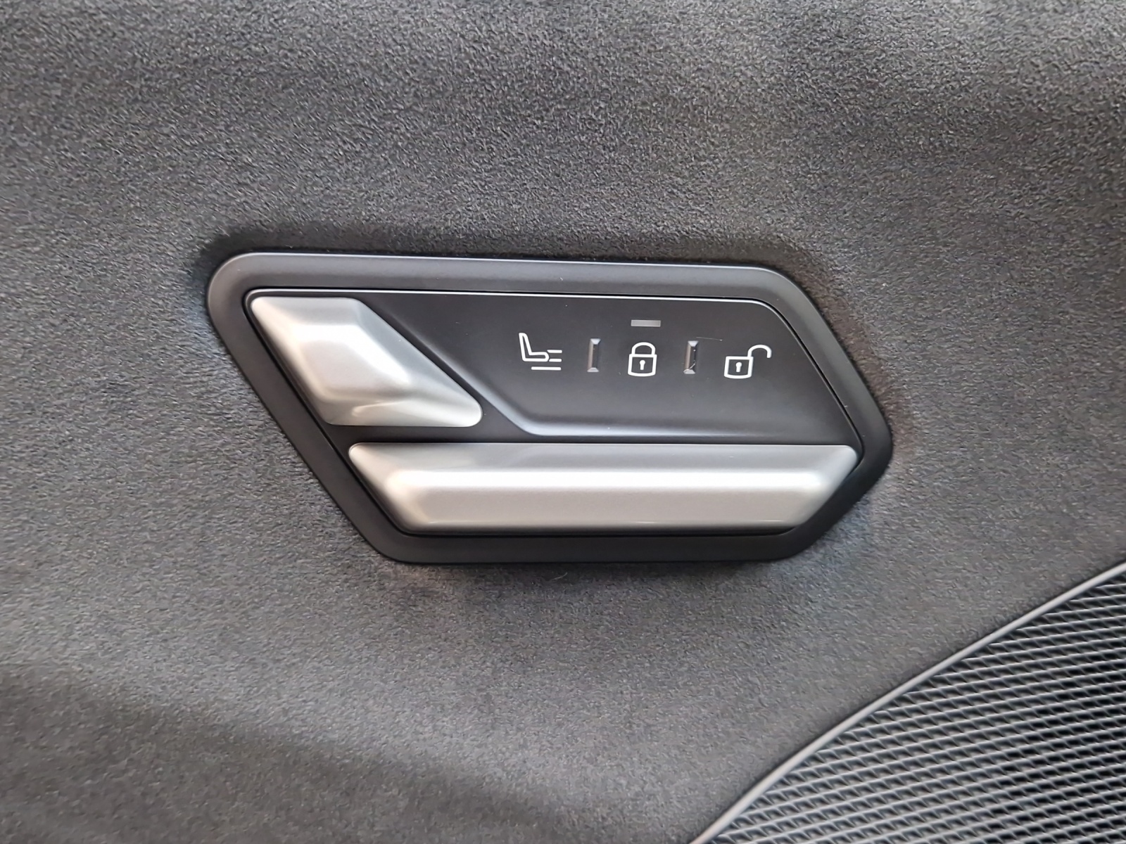 BMW iX3 50 xDrive M Sport Pro-image-16