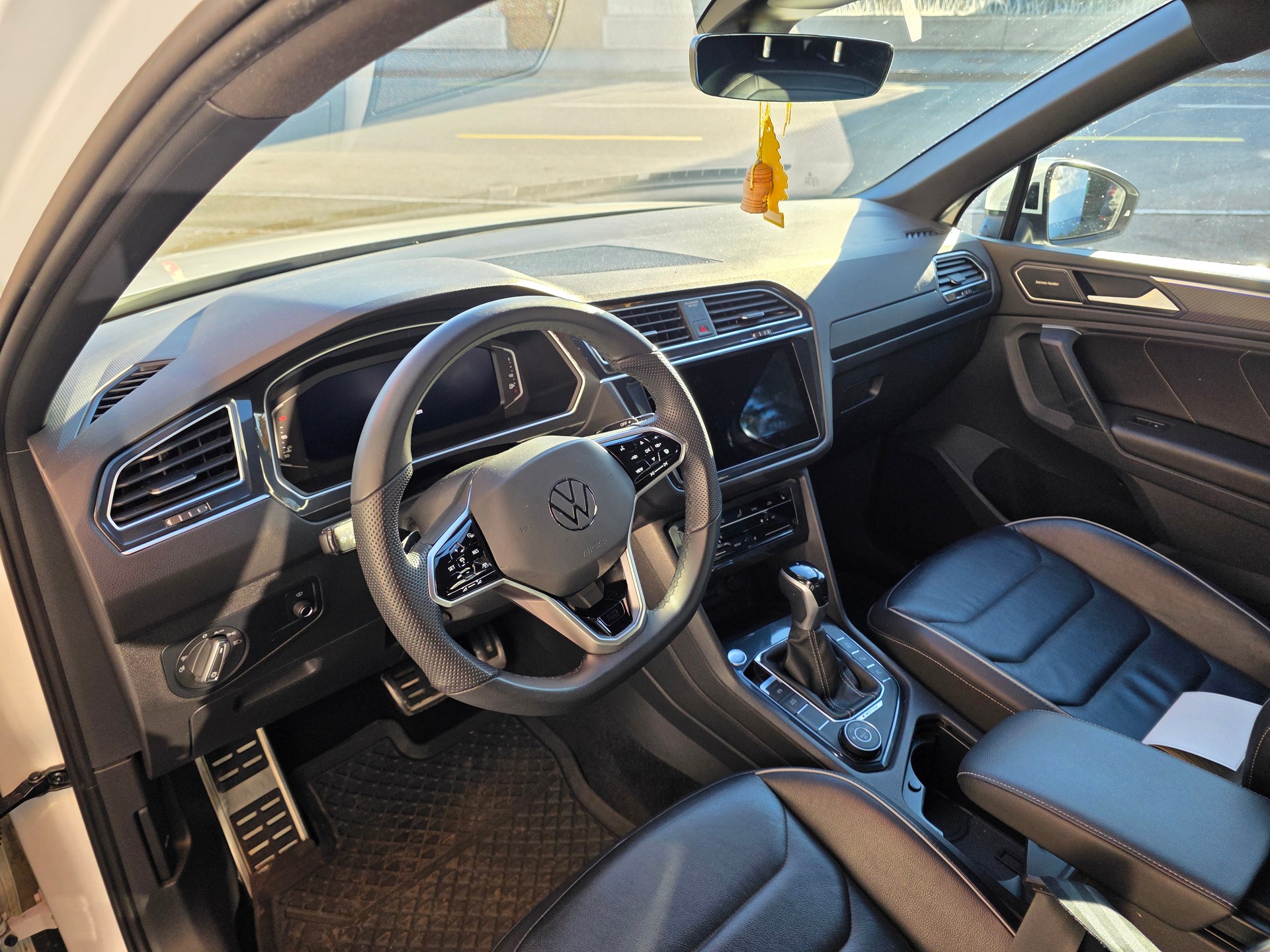 VW Tiguan 2.0 TDI SCR R-Line 4Motion DSG-image-7