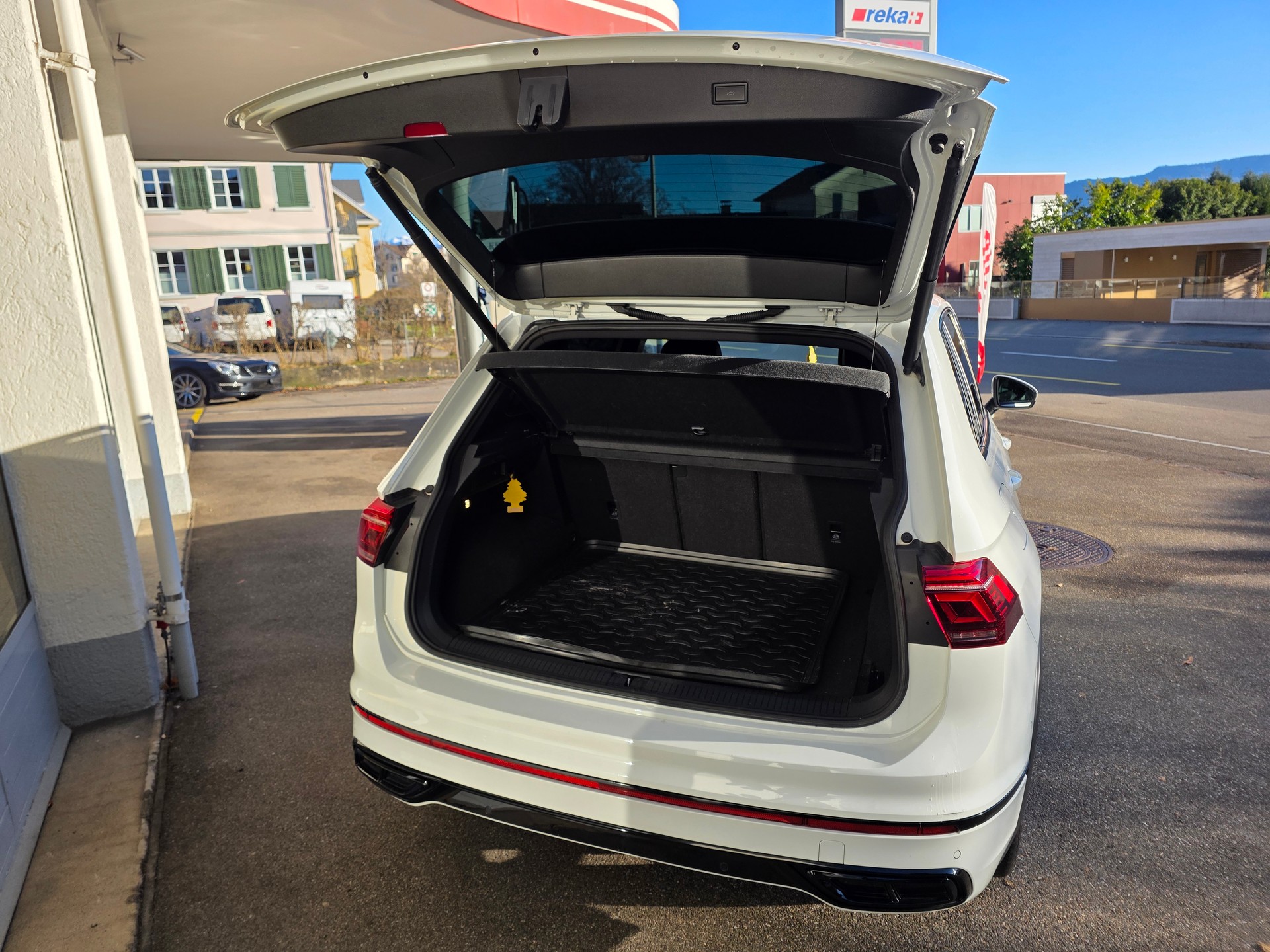 VW Tiguan 2.0 TDI SCR R-Line 4Motion DSG-image-6