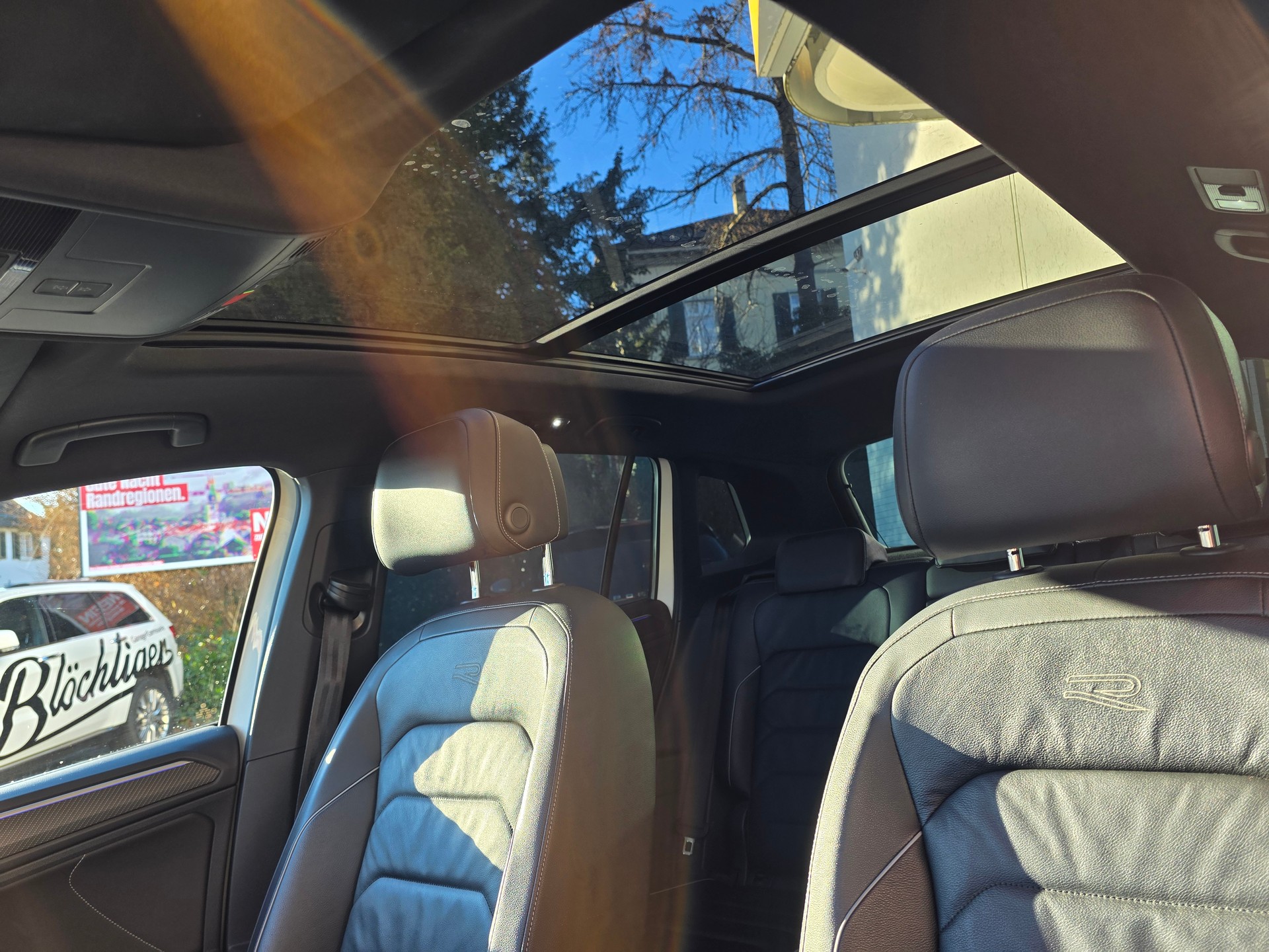 VW Tiguan 2.0 TDI SCR R-Line 4Motion DSG-image-9