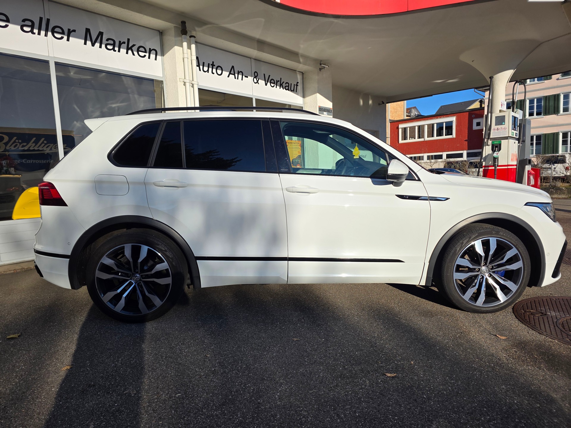 VW Tiguan 2.0 TDI SCR R-Line 4Motion DSG-image-2