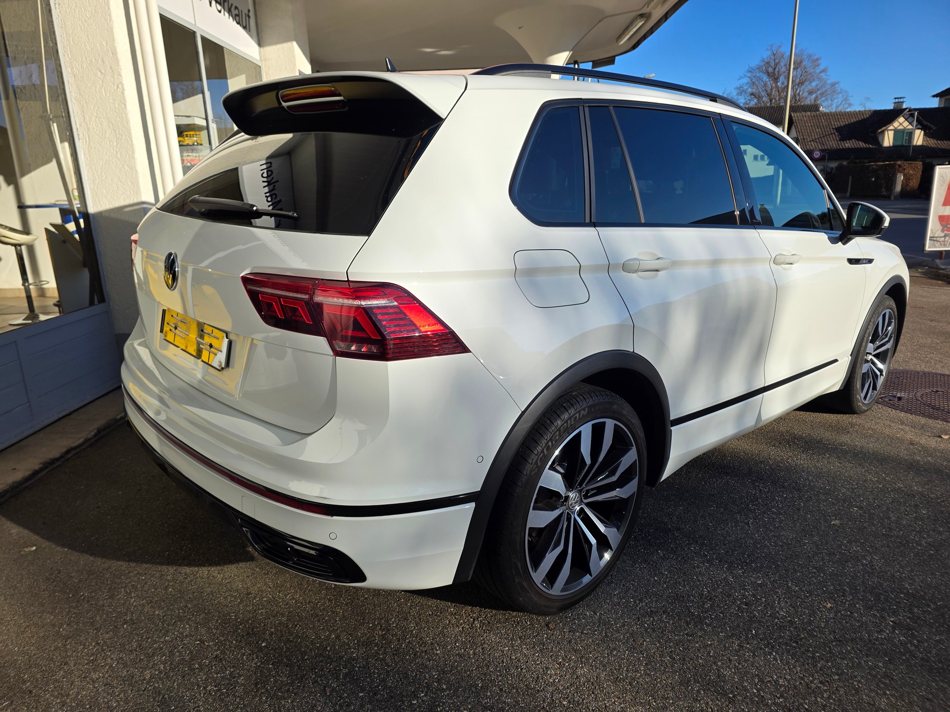 VW Tiguan 2.0 TDI SCR R-Line 4Motion DSG-image-3