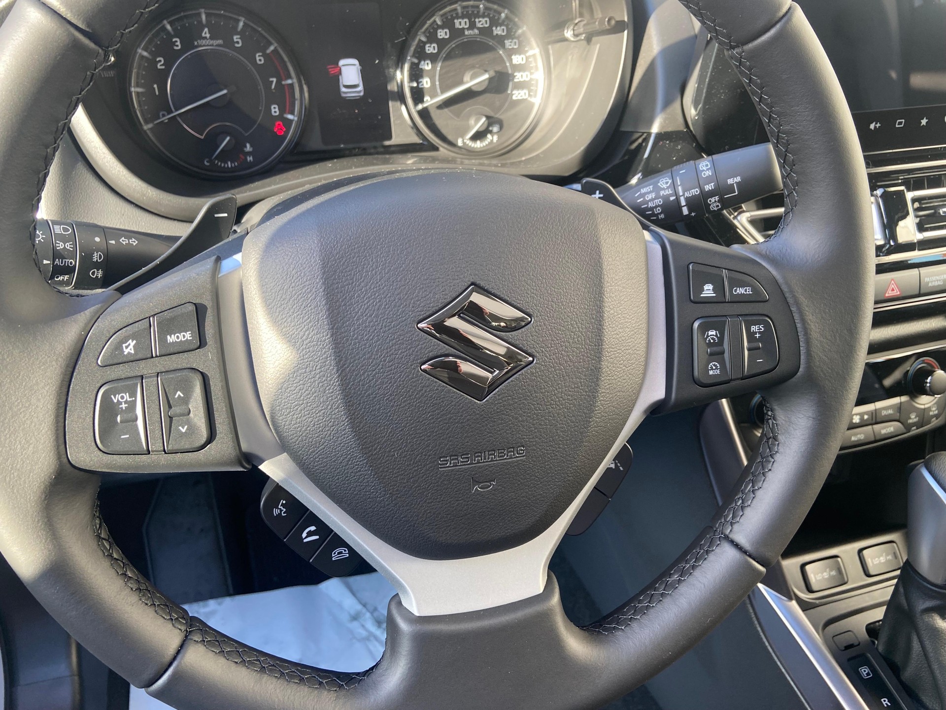SUZUKI S-Cross 1.4 T Compact Top Hybrid 4x4-image-9