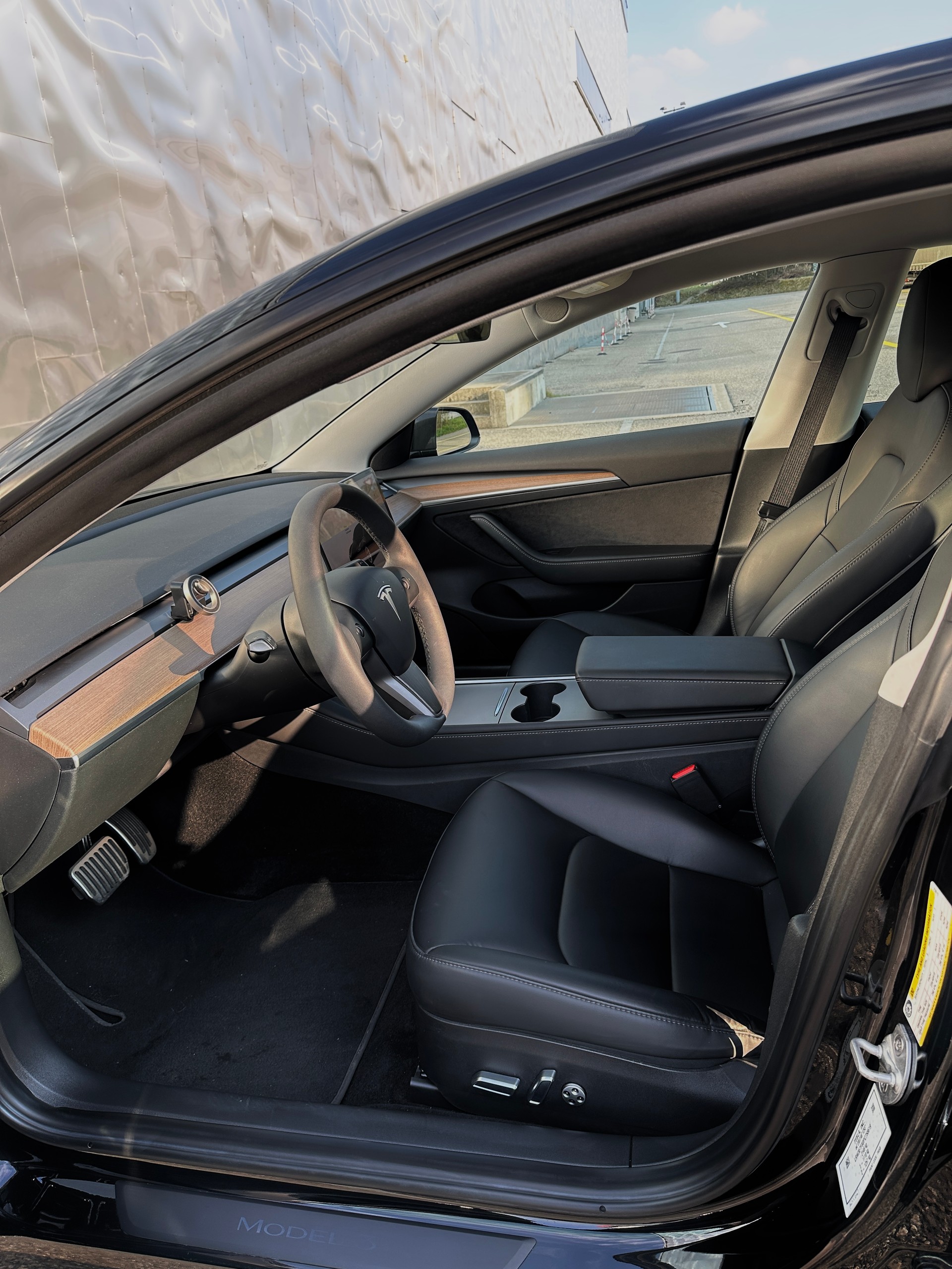 TESLA Model 3-image-3