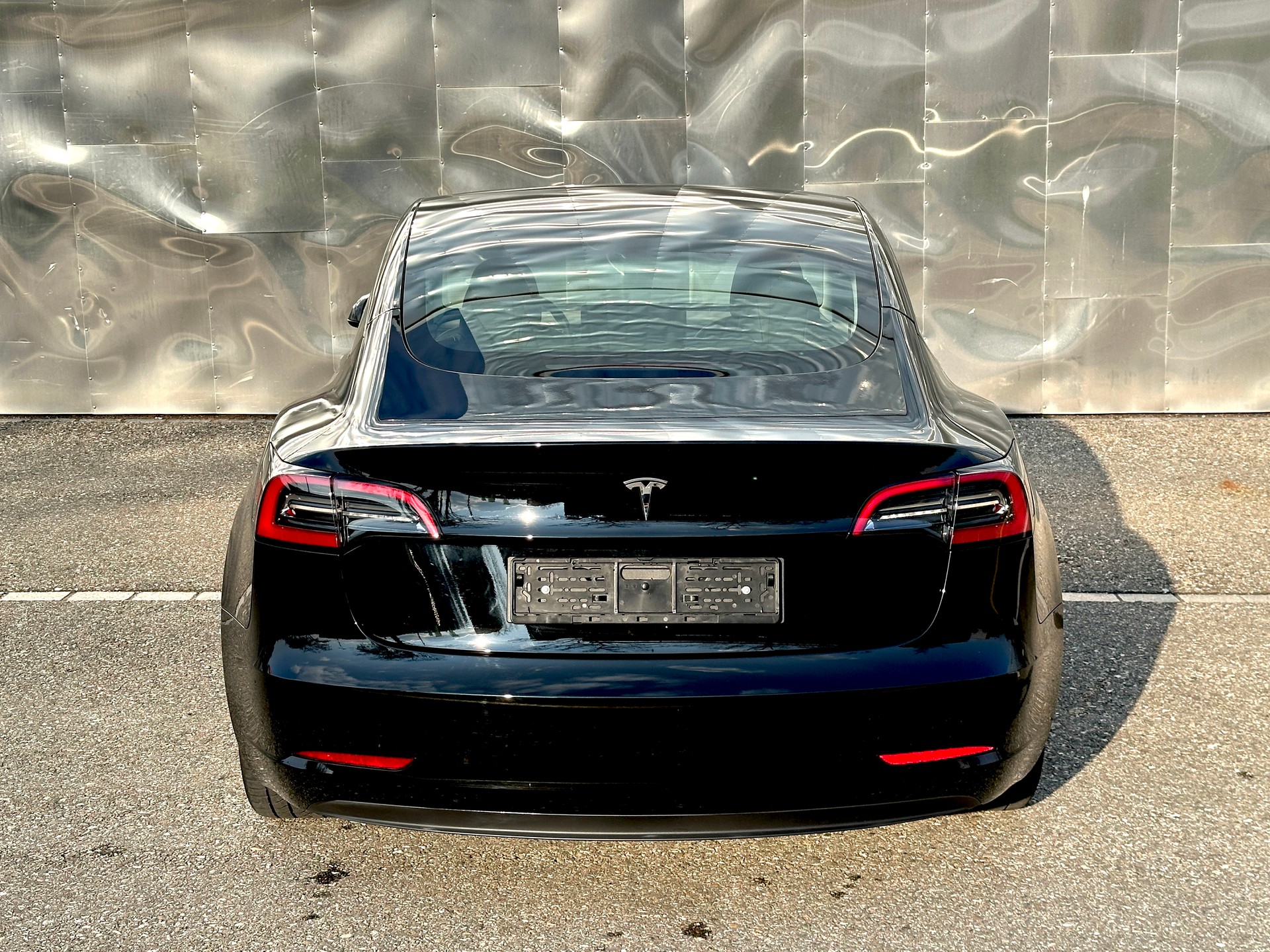 TESLA Model 3-image-2