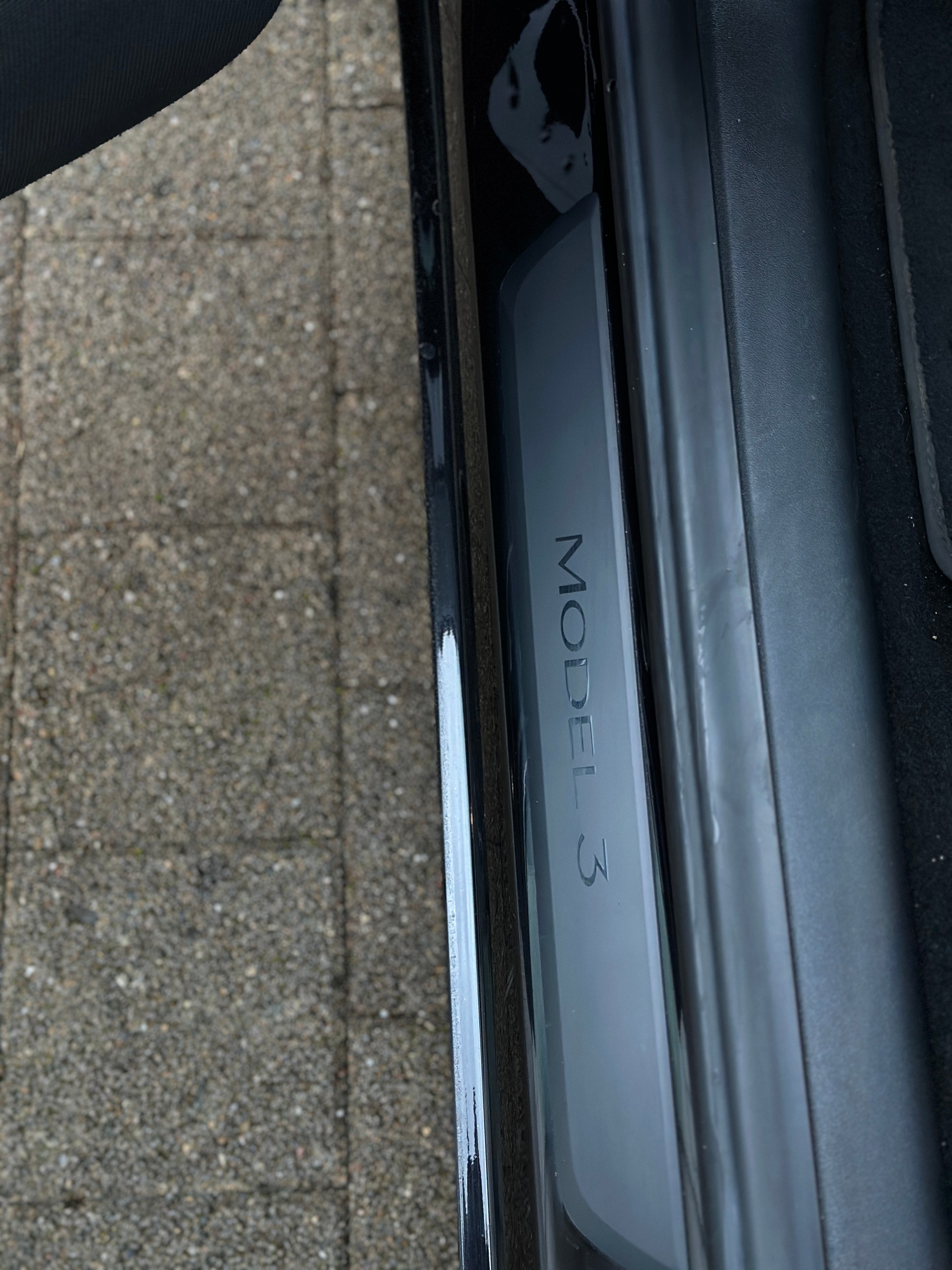 TESLA Model 3-image-10