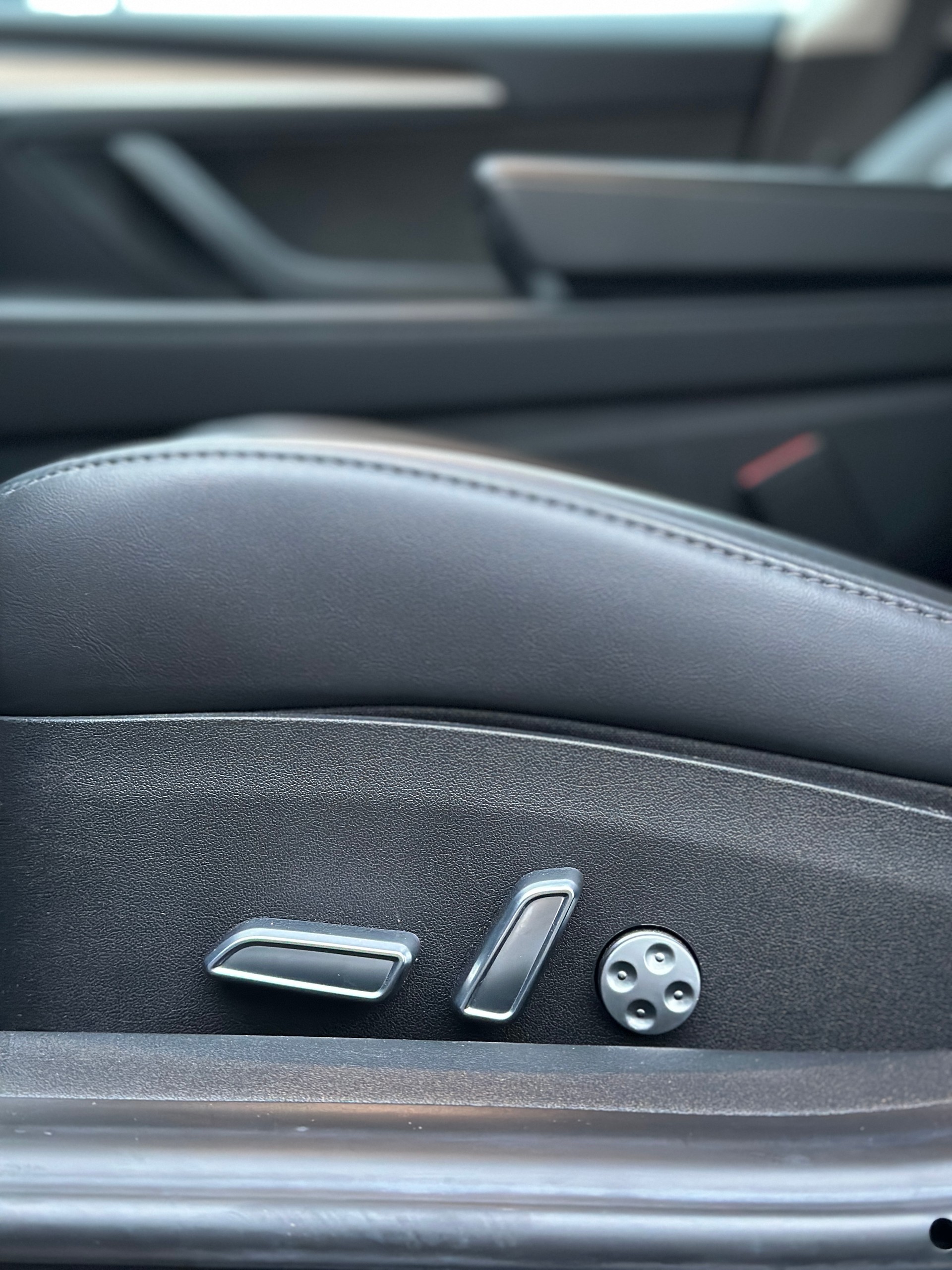 TESLA Model 3-image-9