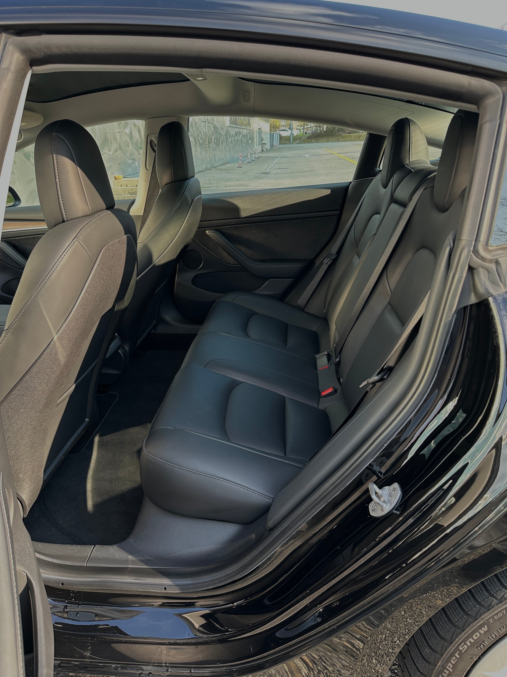 TESLA Model 3-image-4