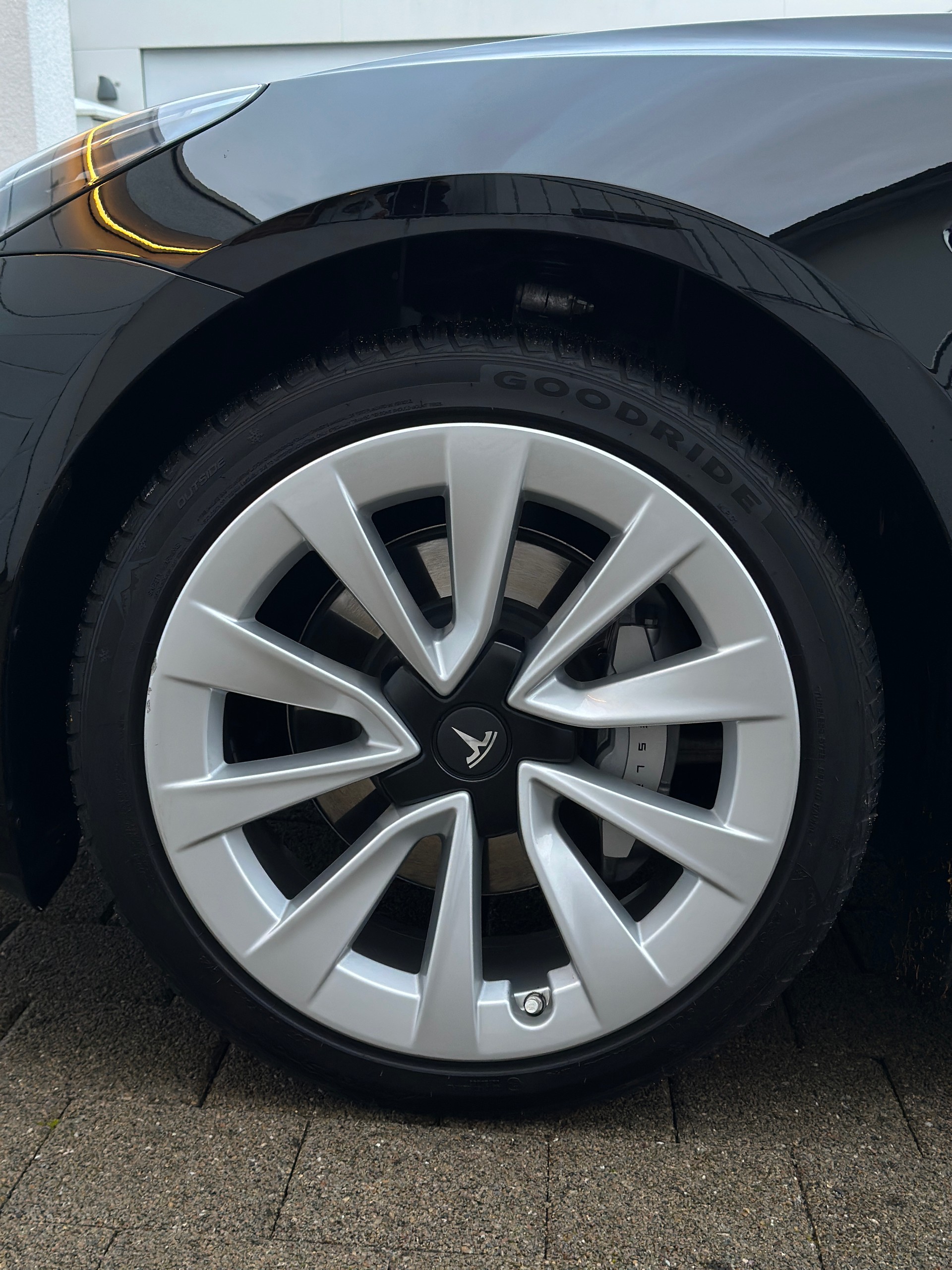 TESLA Model 3-image-7