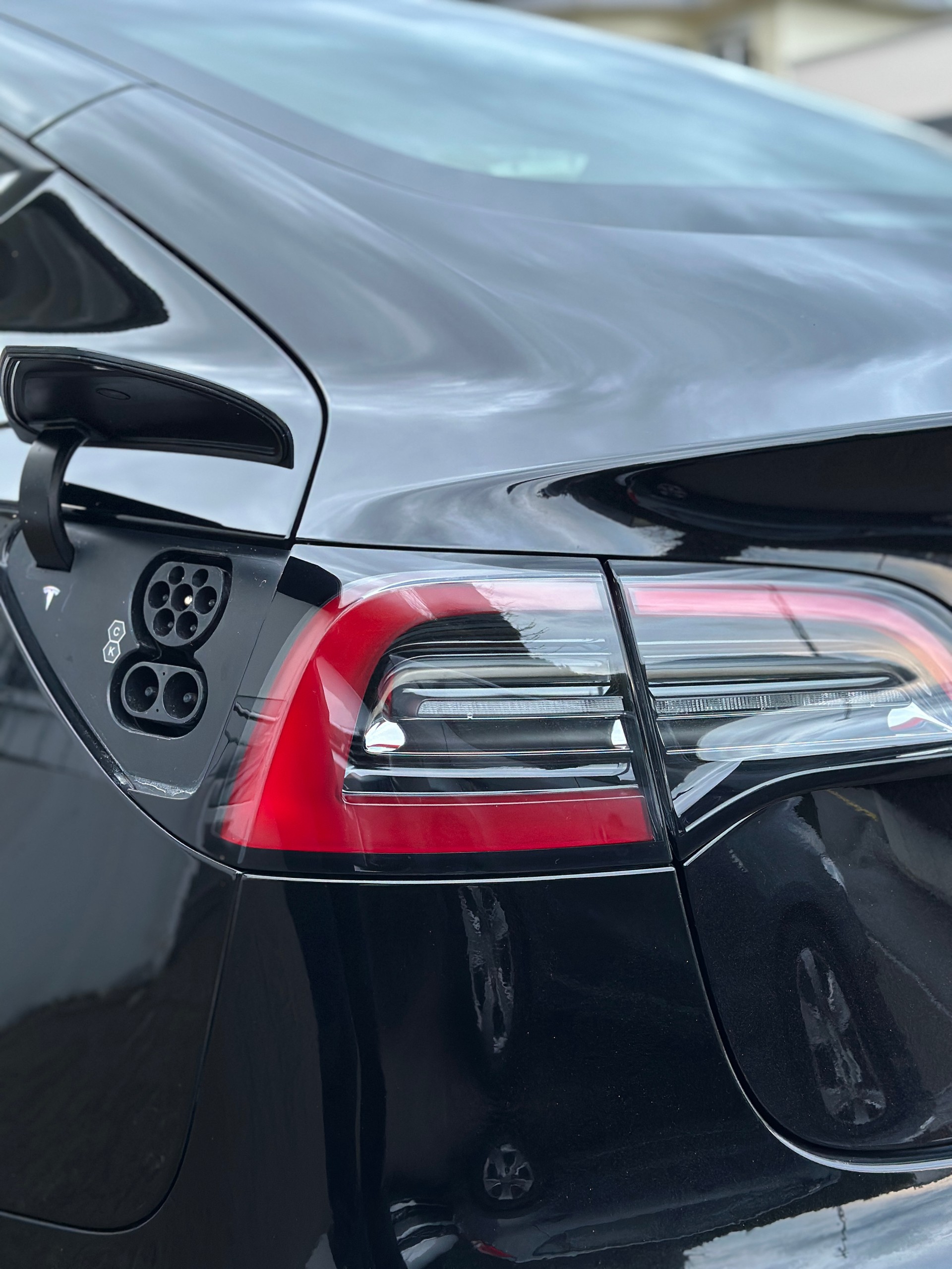 TESLA Model 3-image-8