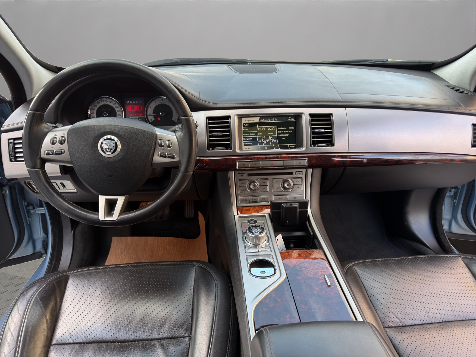JAGUAR XF 3.0 V6 Premium Luxury-image-13
