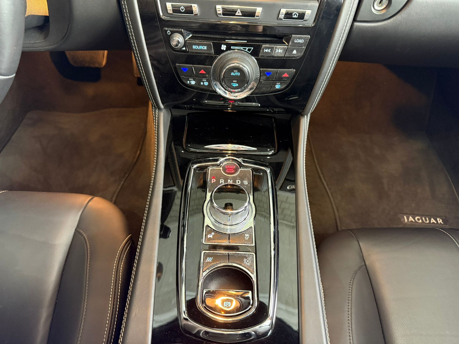 JAGUAR XKR 5.0 V8 SC Automatic-image-10