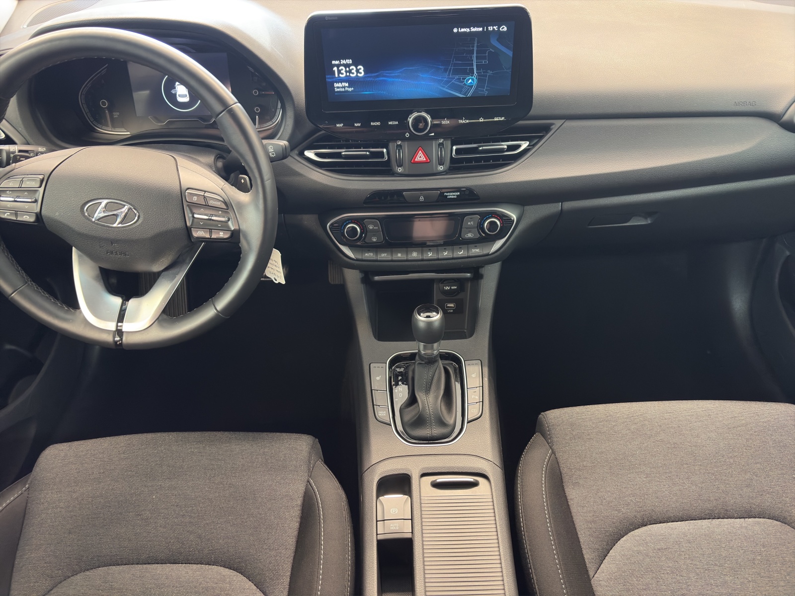 HYUNDAI i30 1.5 T-GDi Amplia DCT-image-11