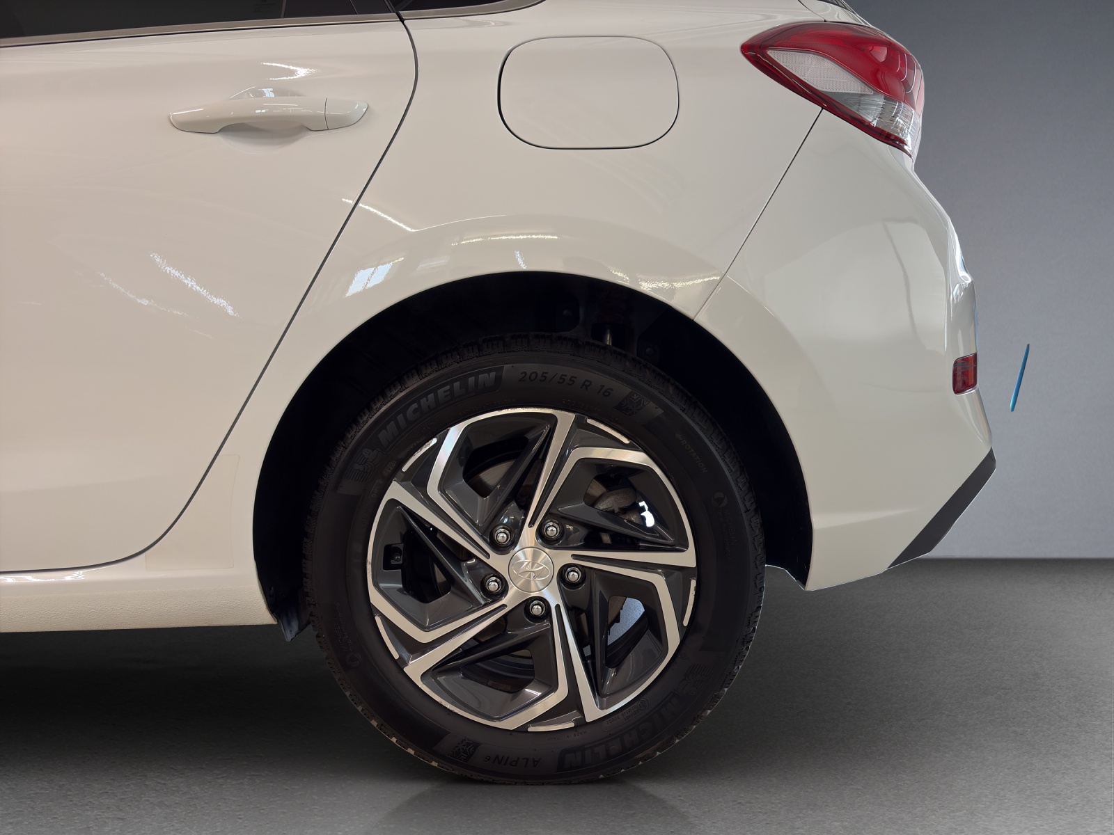 HYUNDAI i30 1.5 T-GDi Amplia DCT-image-5