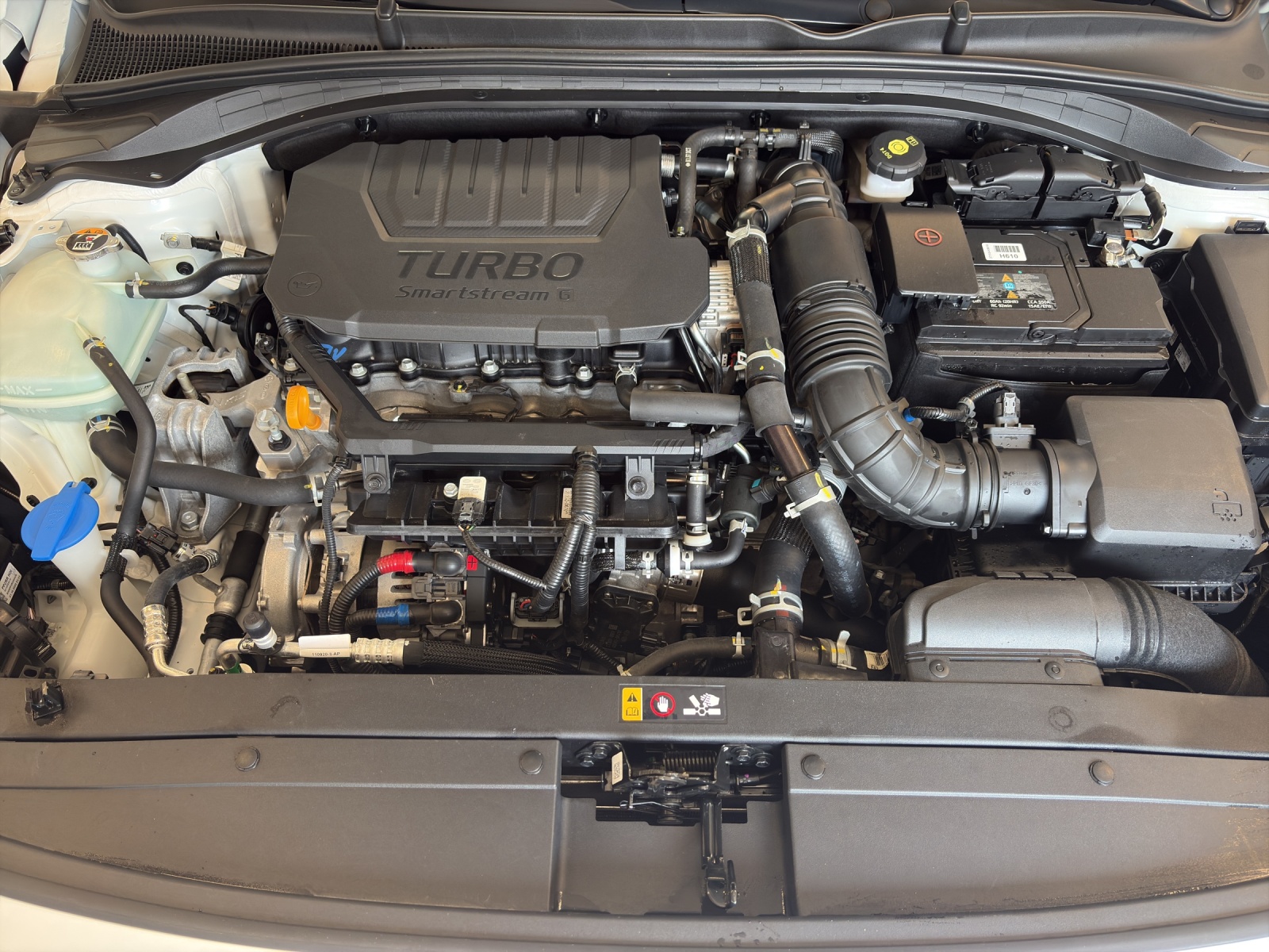 HYUNDAI i30 1.5 T-GDi Amplia DCT-image-17