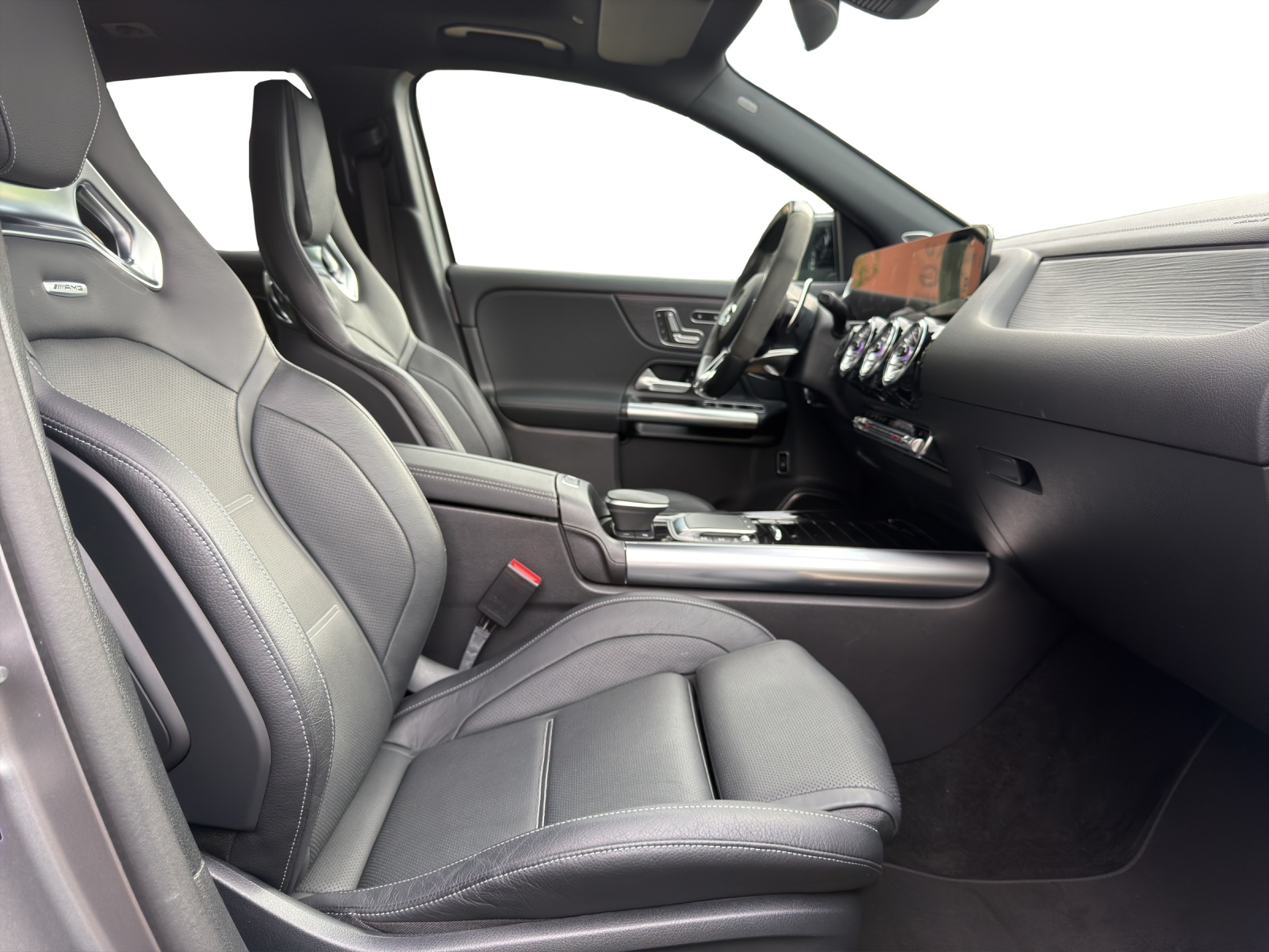 MERCEDES-BENZ GLA 45 S AMG 4Matic+-image-15