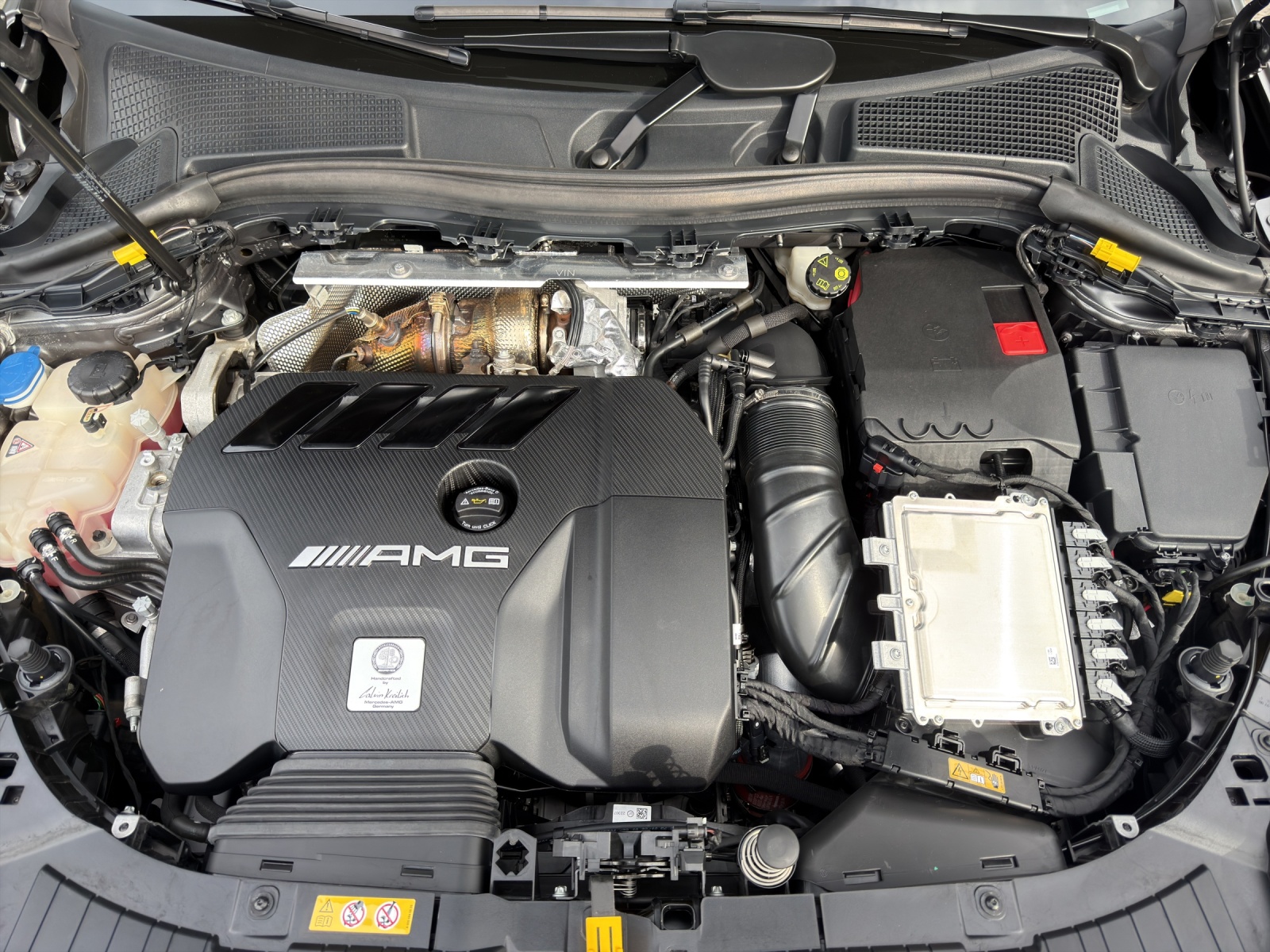 MERCEDES-BENZ GLA 45 S AMG 4Matic+-image-24