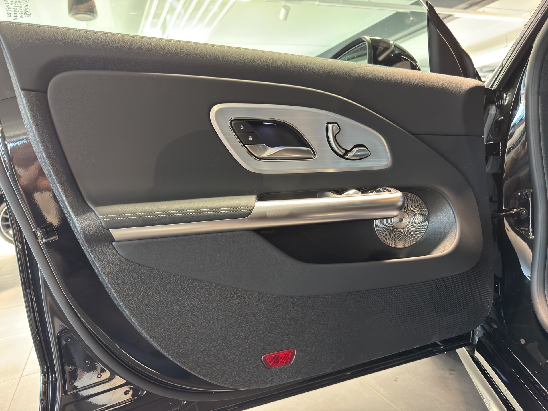 MERCEDES-BENZ CLA Shooting Brake 350 4Matic 85 kWh EQ-image-11